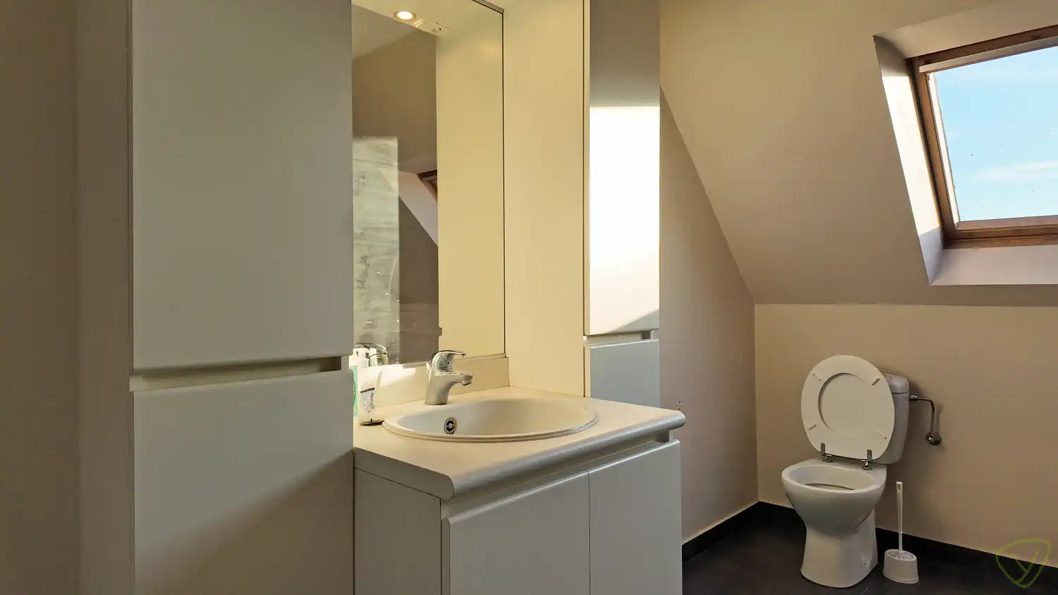 Moderne en gezellige gezinswoning gelegen te Adegem! foto 10