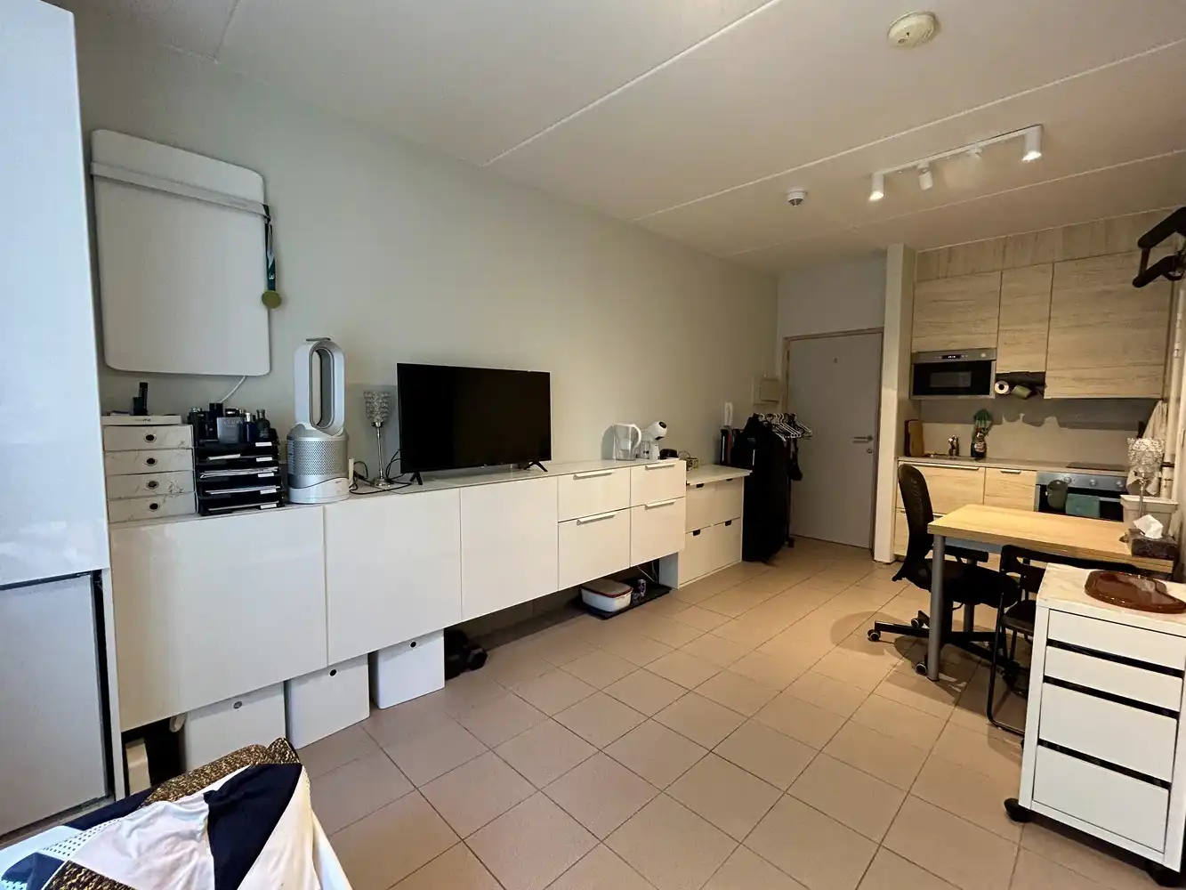 Deels gemeubelde studio met terras en staanplaats te Leuven foto 3