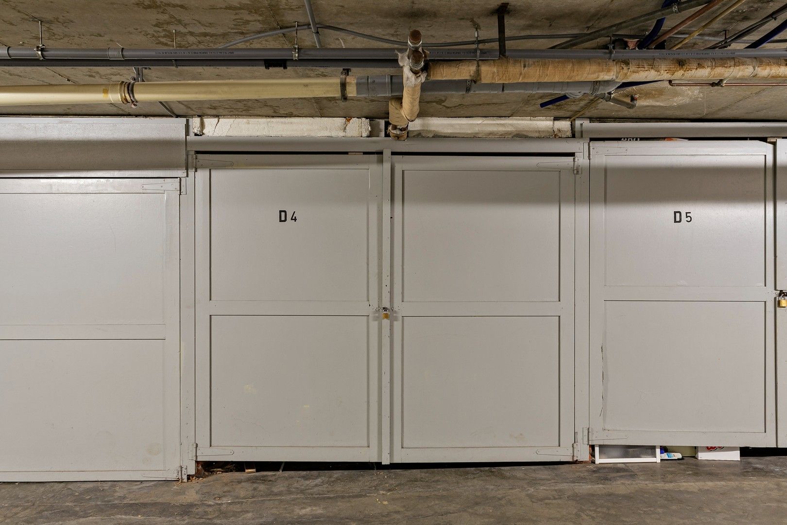 3 garageboxen op gegeerde locatie, ideale opbrengsteigendom. foto 5