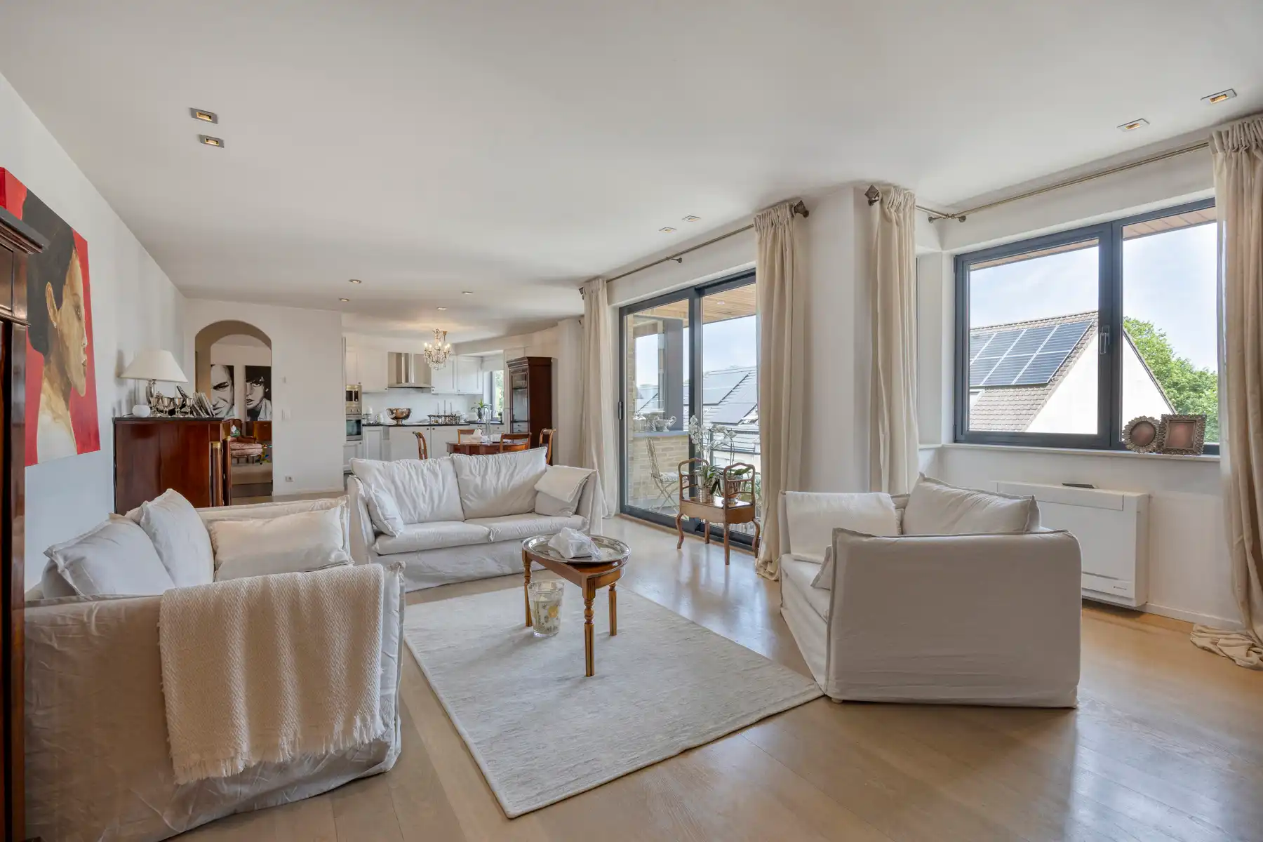 Luxueus en ruim 4 slaapkamerappartement op centrale ligging foto {{pictureIndex}}
