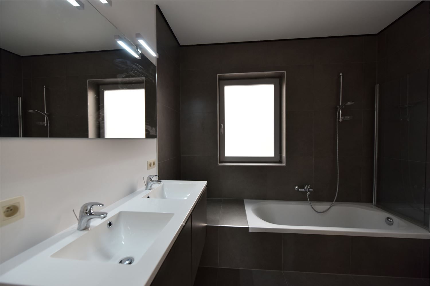Goed gelegen recente woning nabij station | Marcel Couckestraat foto 5