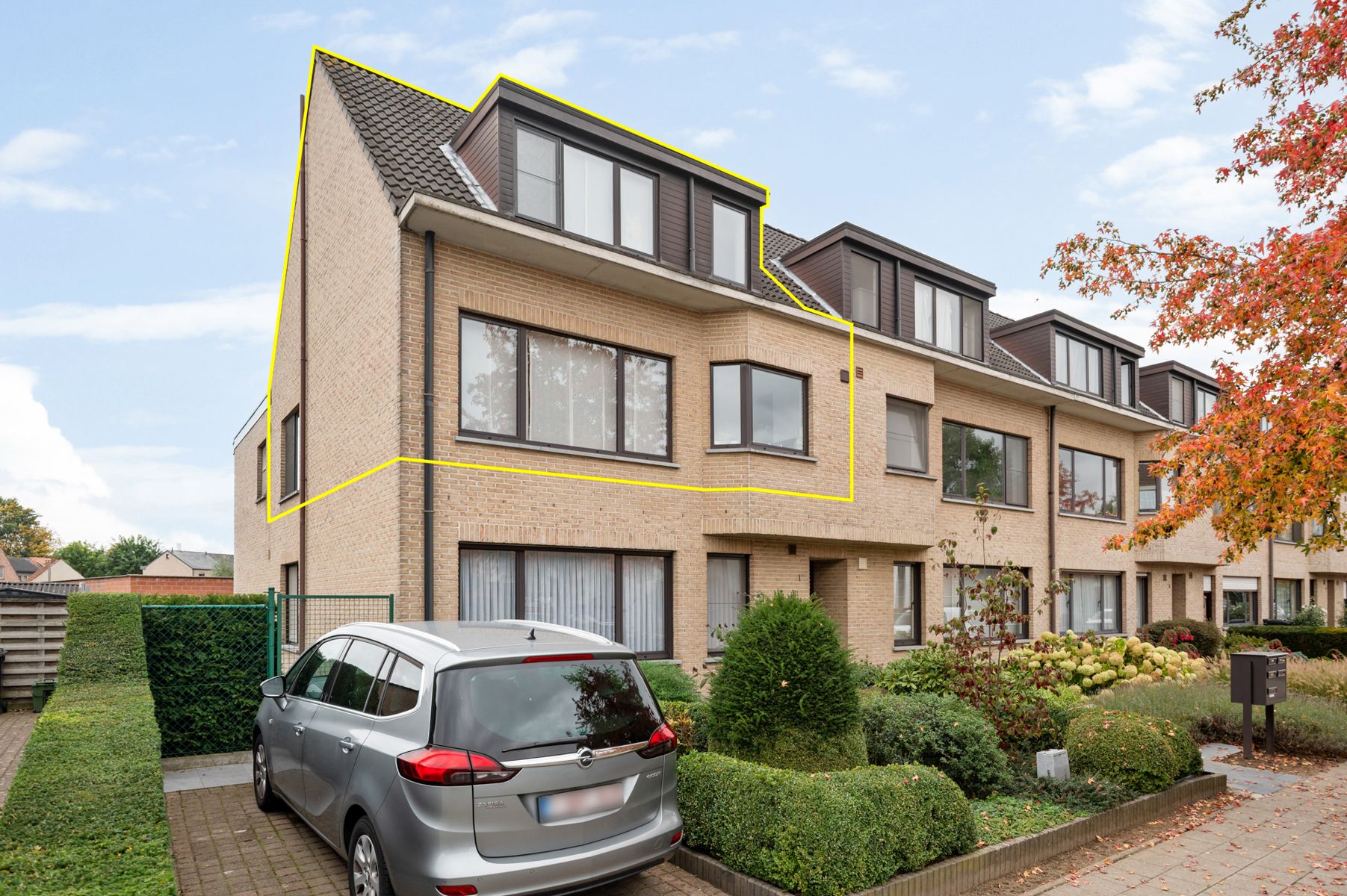 Ruim appartement met drie slaapkamers in centrum Wommelgem. foto {{pictureIndex}}