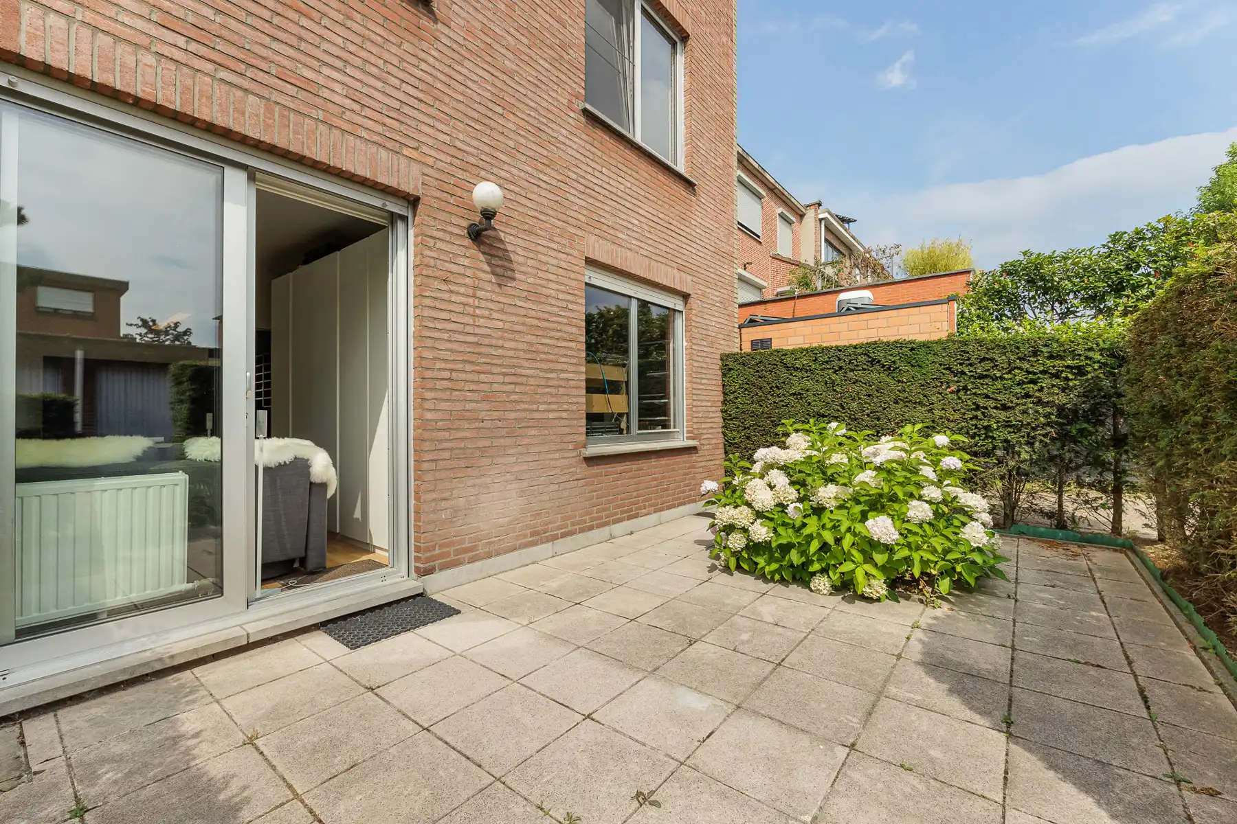 INSTAPKLAAR GELIJKVLOERS 2 SLAAPKAMER APPARTMENT + GARAGE foto 12
