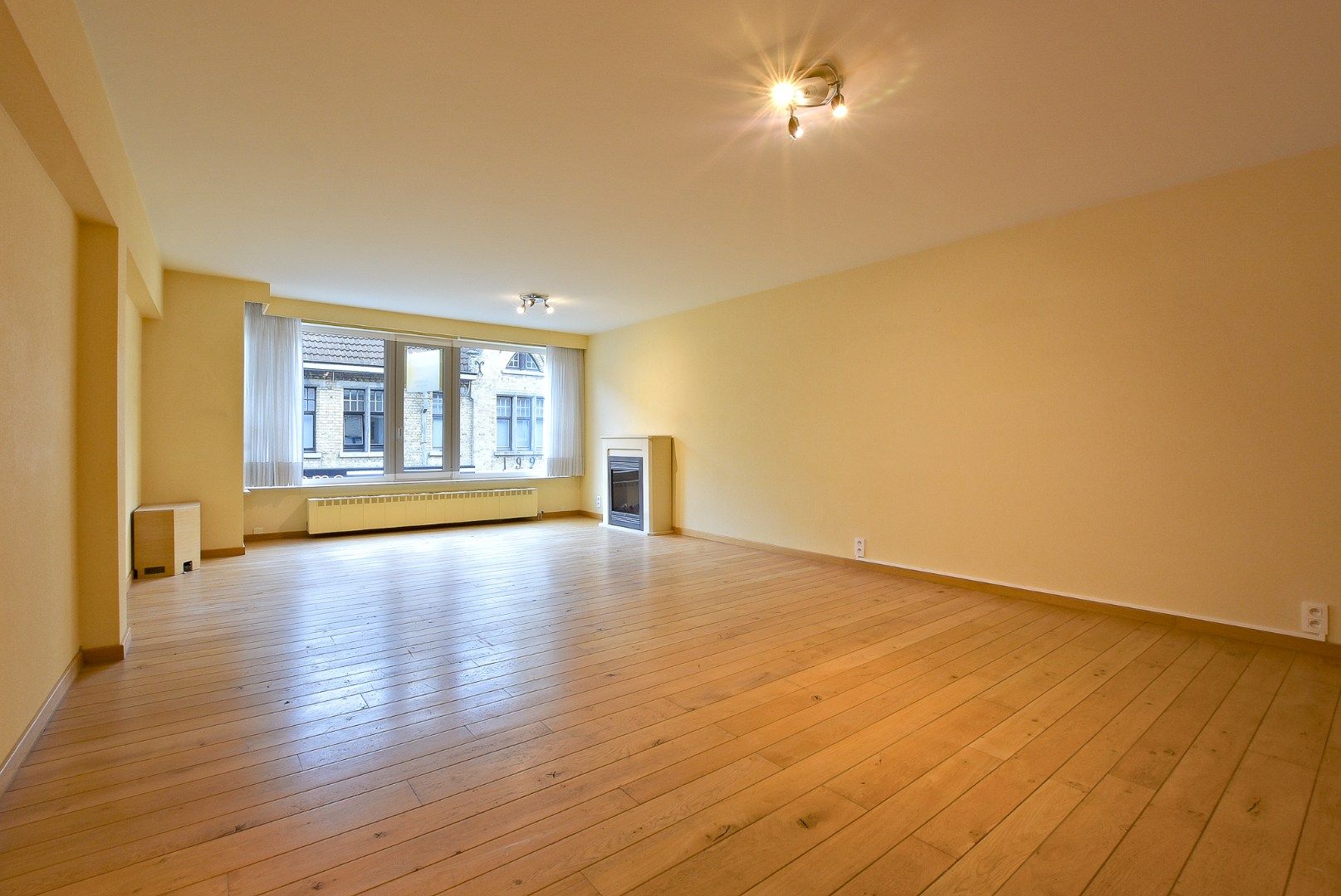 Prachtige 2/3-slaapkamer appartement (112m² + 12m²) in de winkelstraat van Nieuwpoort-stad. foto 13