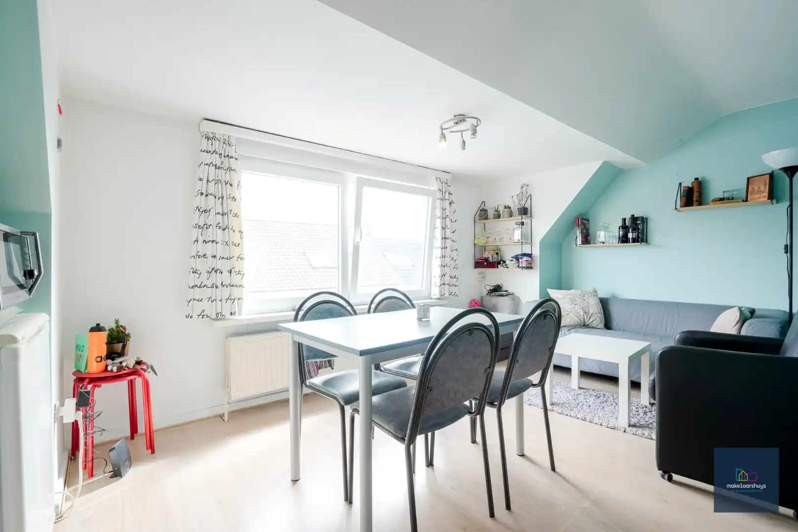 Ruime studio met afzonderlijke slaapplaats.  foto 2