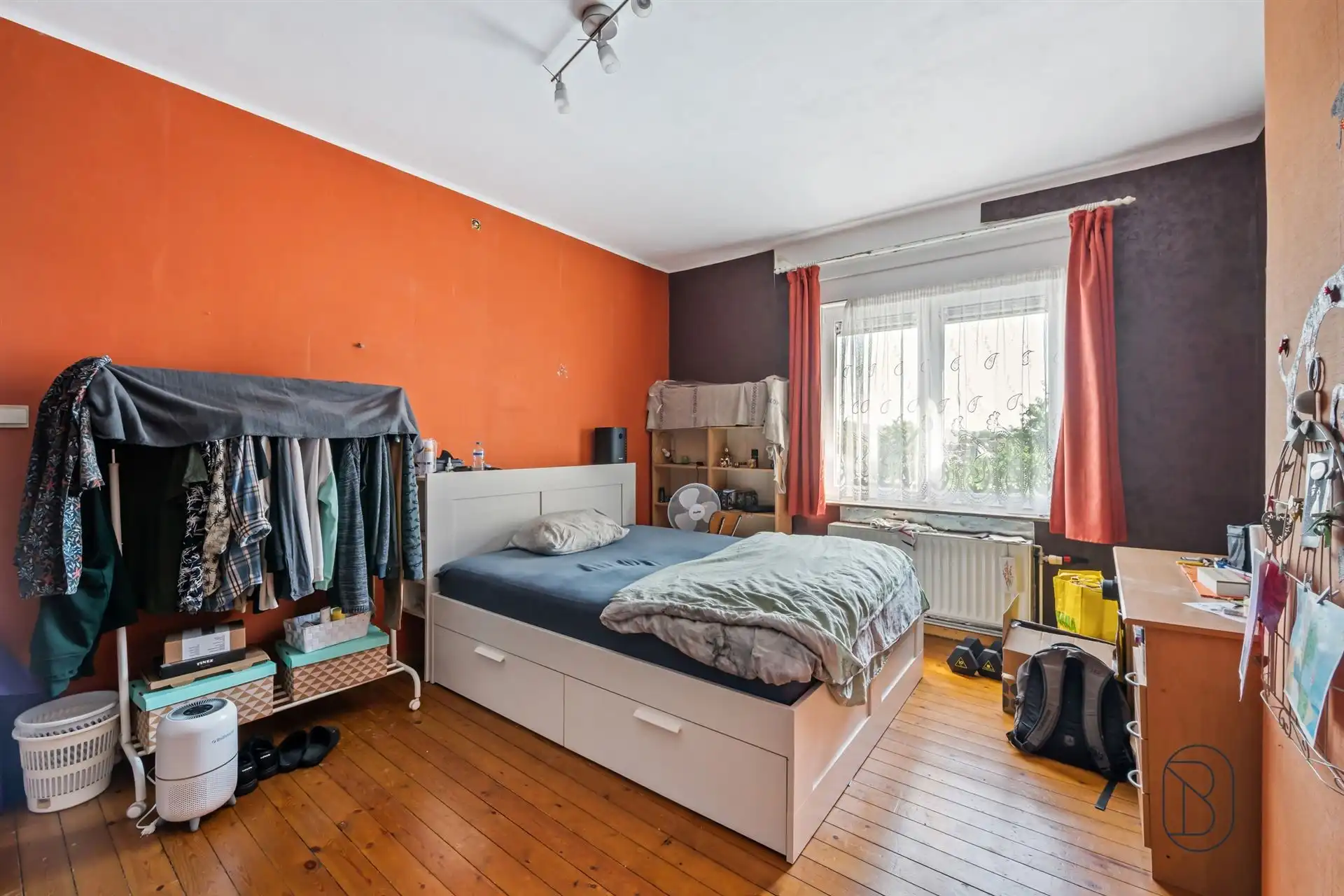 Instapklare 3-slpk woning met 2 garages, tuin en bouwgrond! foto 16