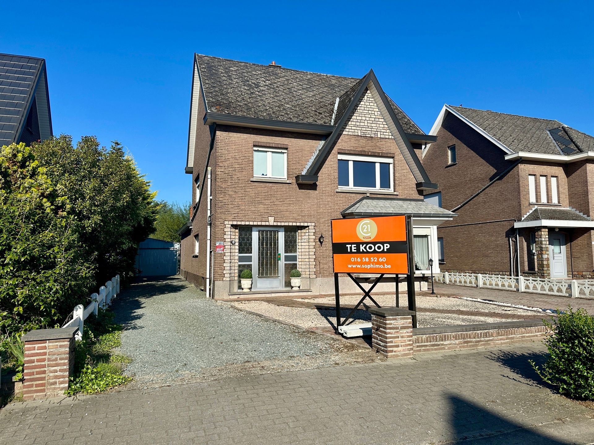 Te renoveren vrijstaande woning foto 1