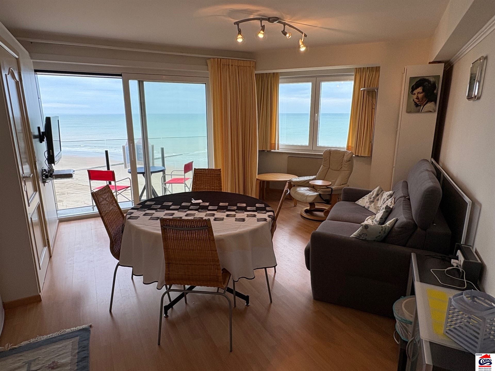 Gemeubeld appartement met 1 slaapkamer op de Zeedijk foto 2