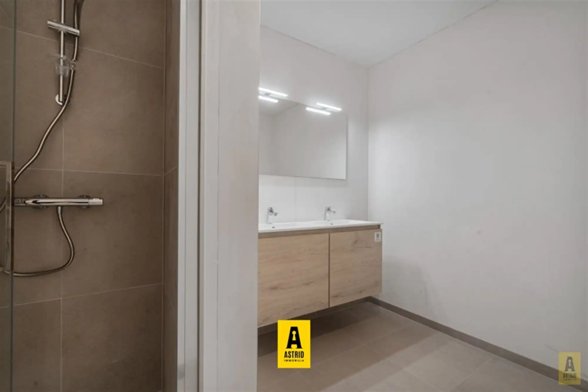 Ruim en zonnig nieuw appartement met mooie terrassen vlakbij zee! foto 15