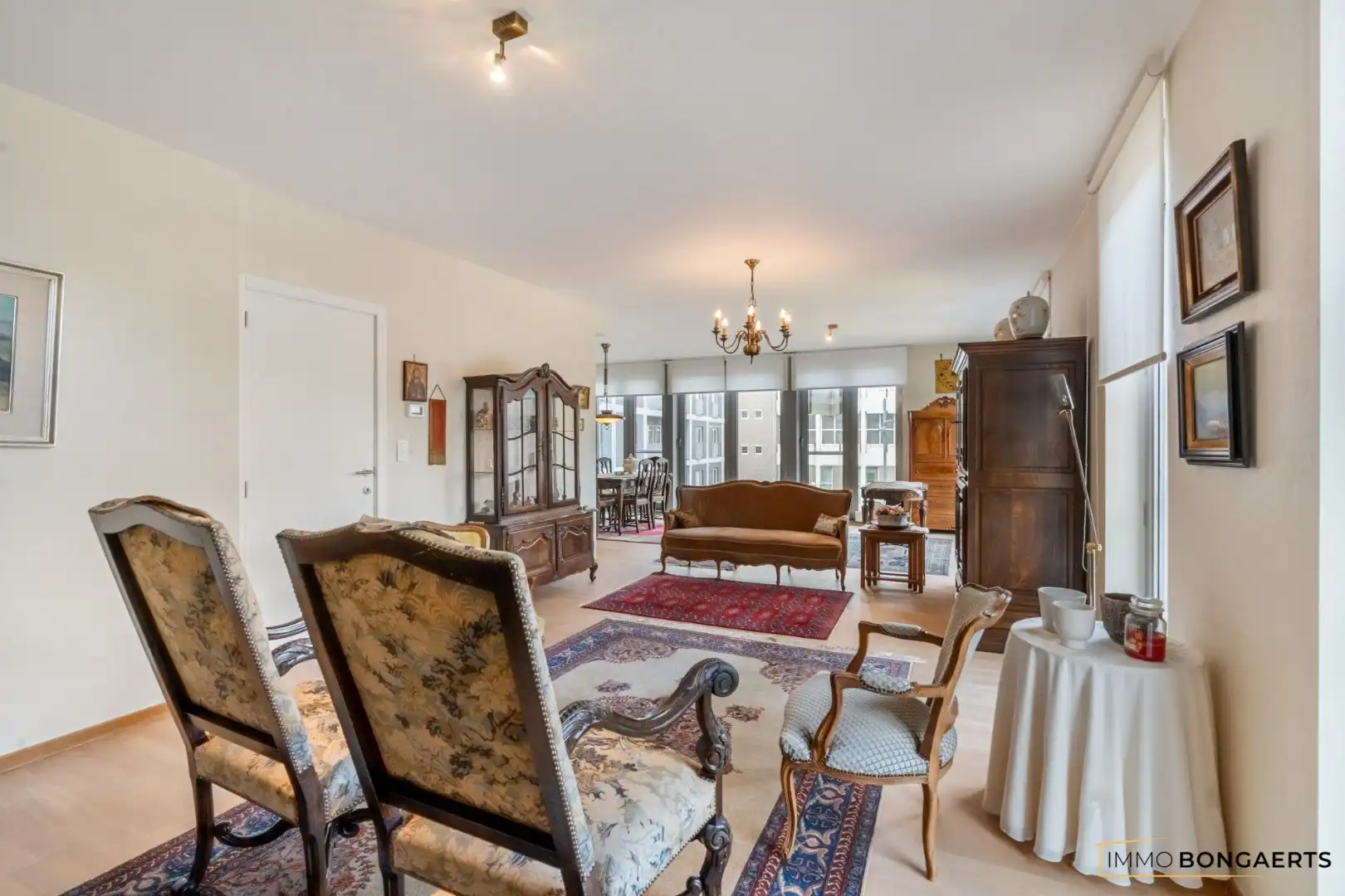 Ruim appartement met zicht op het stadsplein in het centrum van Genk foto 12