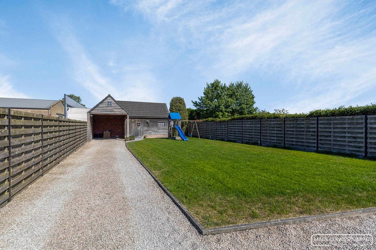 Instapklare woning met 4 slaapkamers in Zulte foto 24
