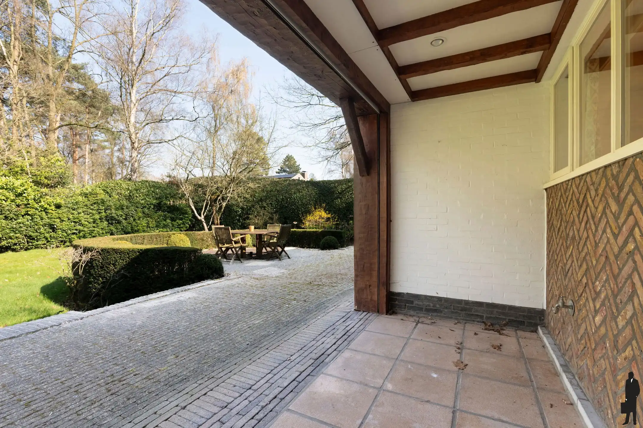 Gelijkvloerse woning met renovatiepotentieel op ca. 1.720 m² foto 9