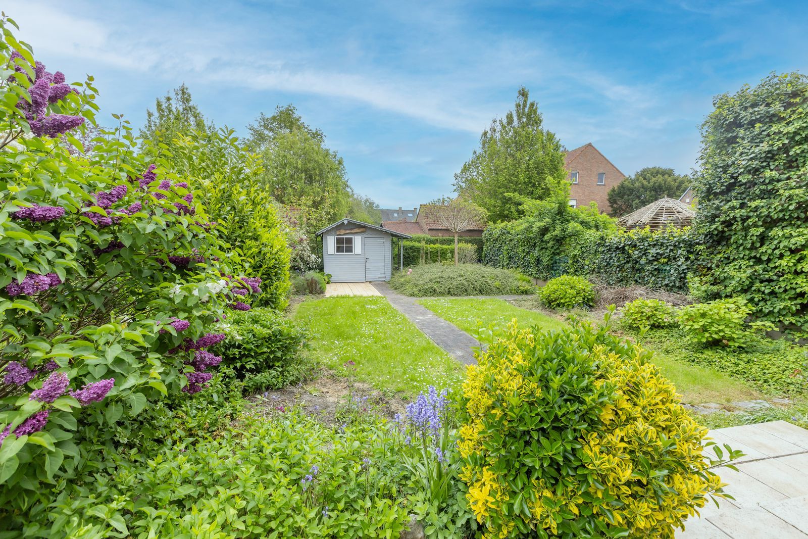 Verzorgde woning met 3 slpk en een grote zonnige tuin foto 2