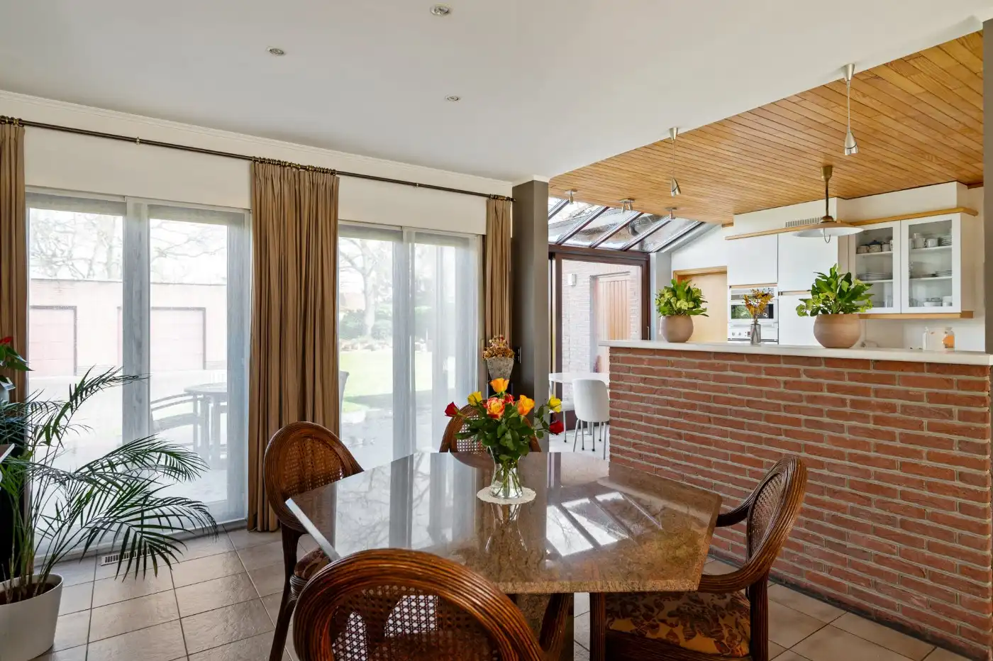 Instapklare, vrijstaande woning met 4 slpk., garage en grote tuin foto 6