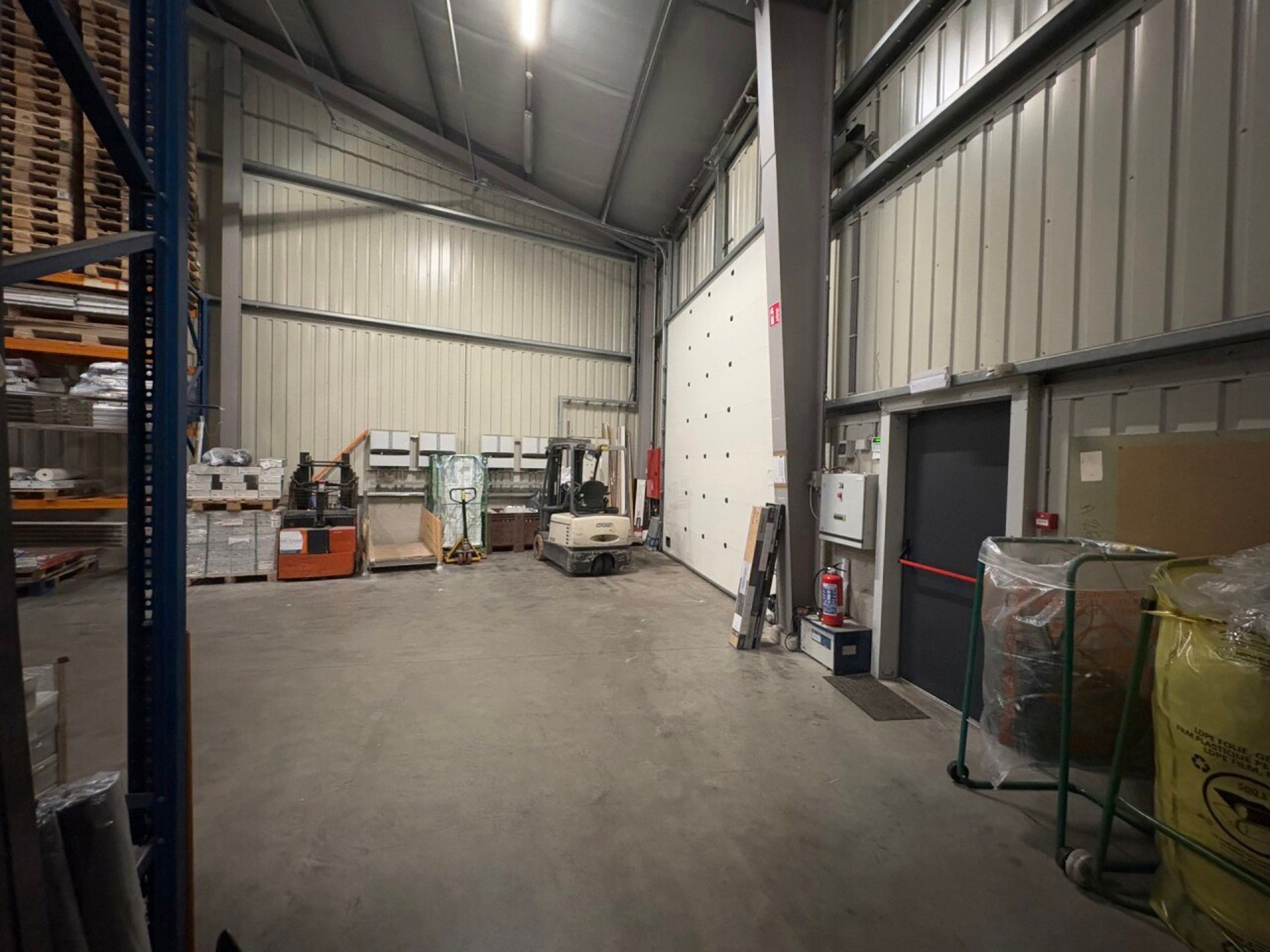TE HUUR/TE KOOP bedrijfsgebouw op zichtlocatie te Aartselaar foto 10