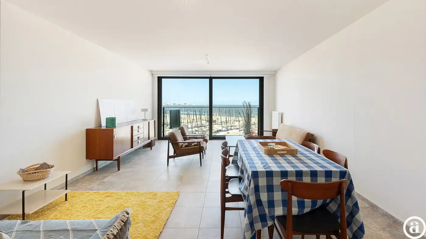 Instapklaar 2 slaapkamerappartement met frontaal zeezicht foto 4