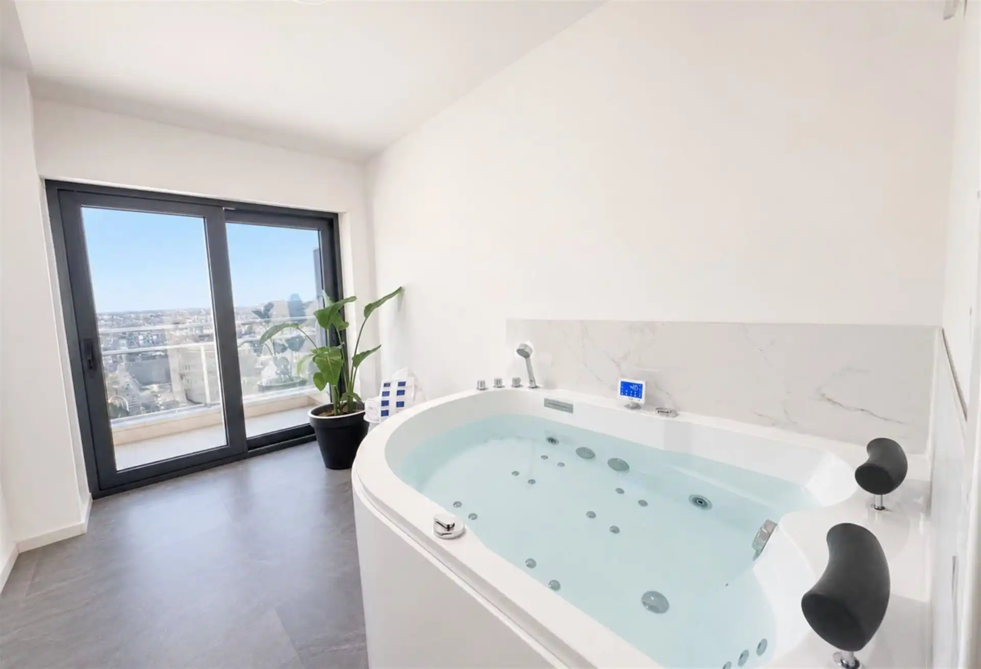 Gerenoveerd appartement van 74 m² met 2 slaapkamers! foto 7