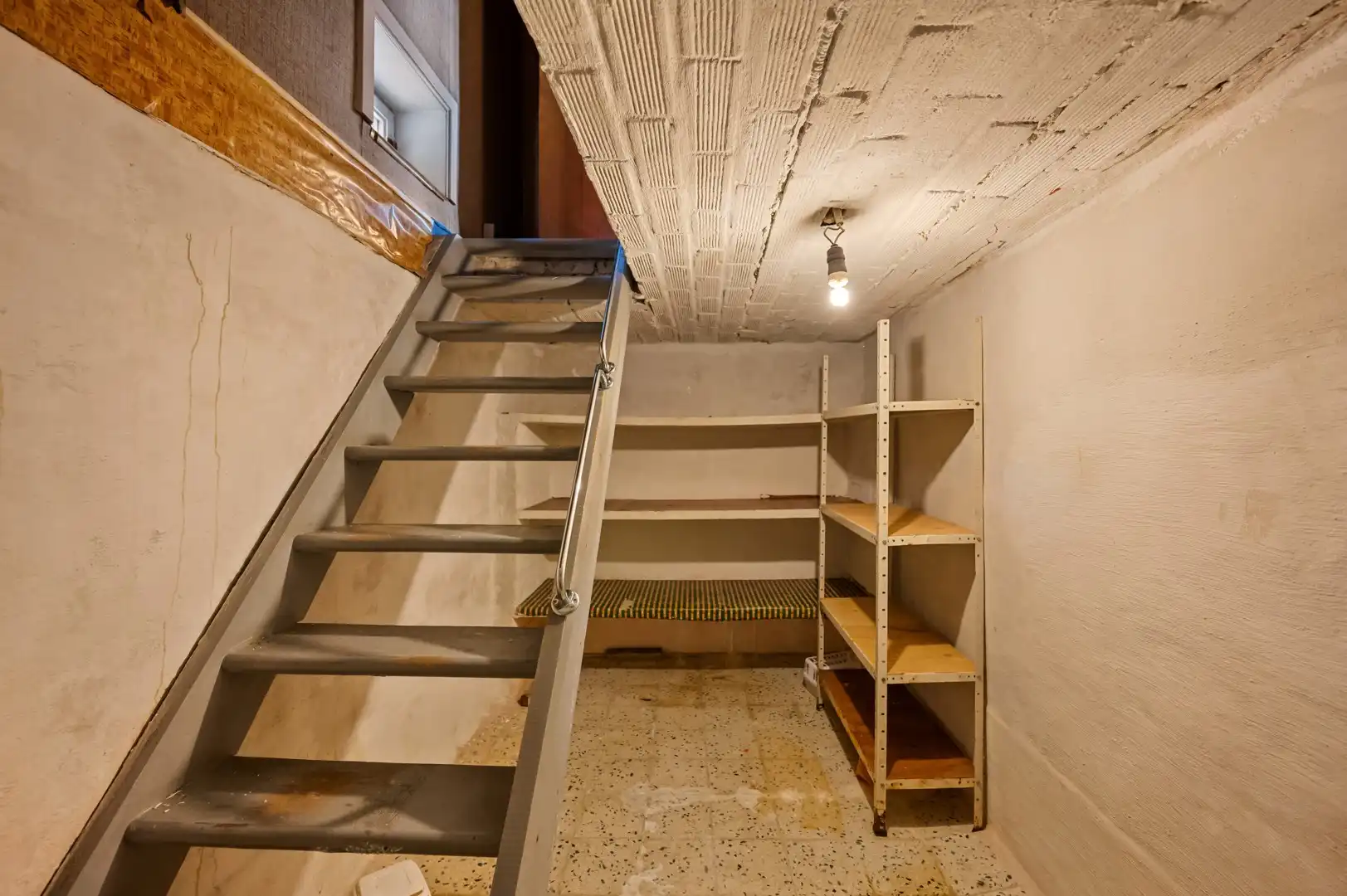 Renovatiewoning met grote tuin gelegen n een doodlopende straat over een bos foto 15