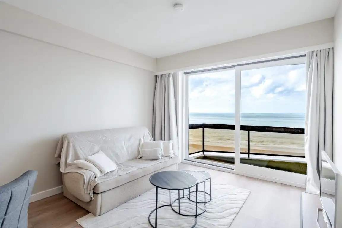 Volledig vernieuwd app met zeezicht – klasse, rust en comfort aan de kust foto 2