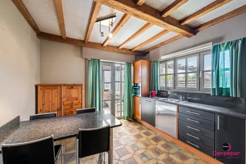 Charmante bungalow, gelegen op een ruim perceel van 626 m² foto 8