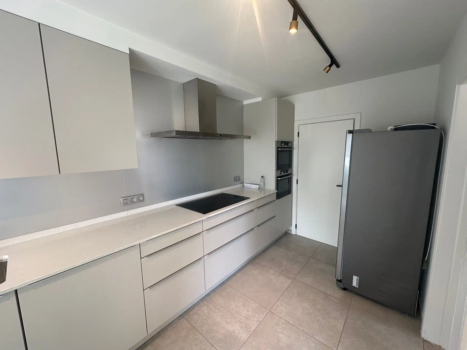 Ruim duplex-appartement met 3 slaapkamers en 2 autostaanplaatsen foto 5