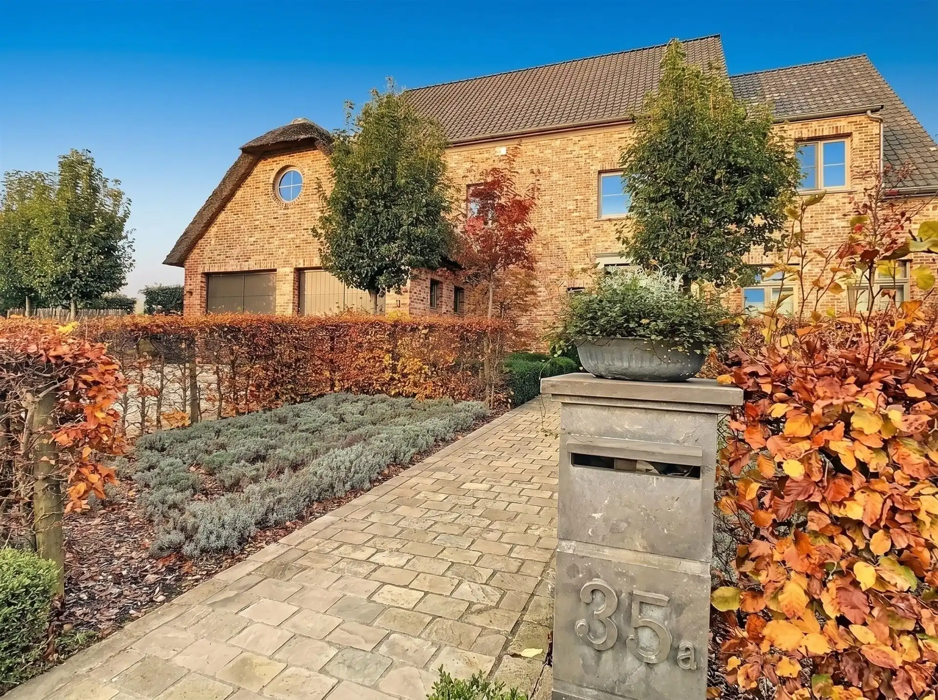 Hoogwaardig afgewerkte pastorijwoning met 6 paardenstallen  op 2563m² (optie extra grond) foto 5
