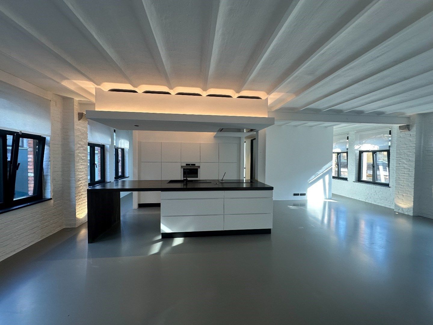 Unieke loft in het hart van de stad met twee slaapkamers foto {{pictureIndex}}