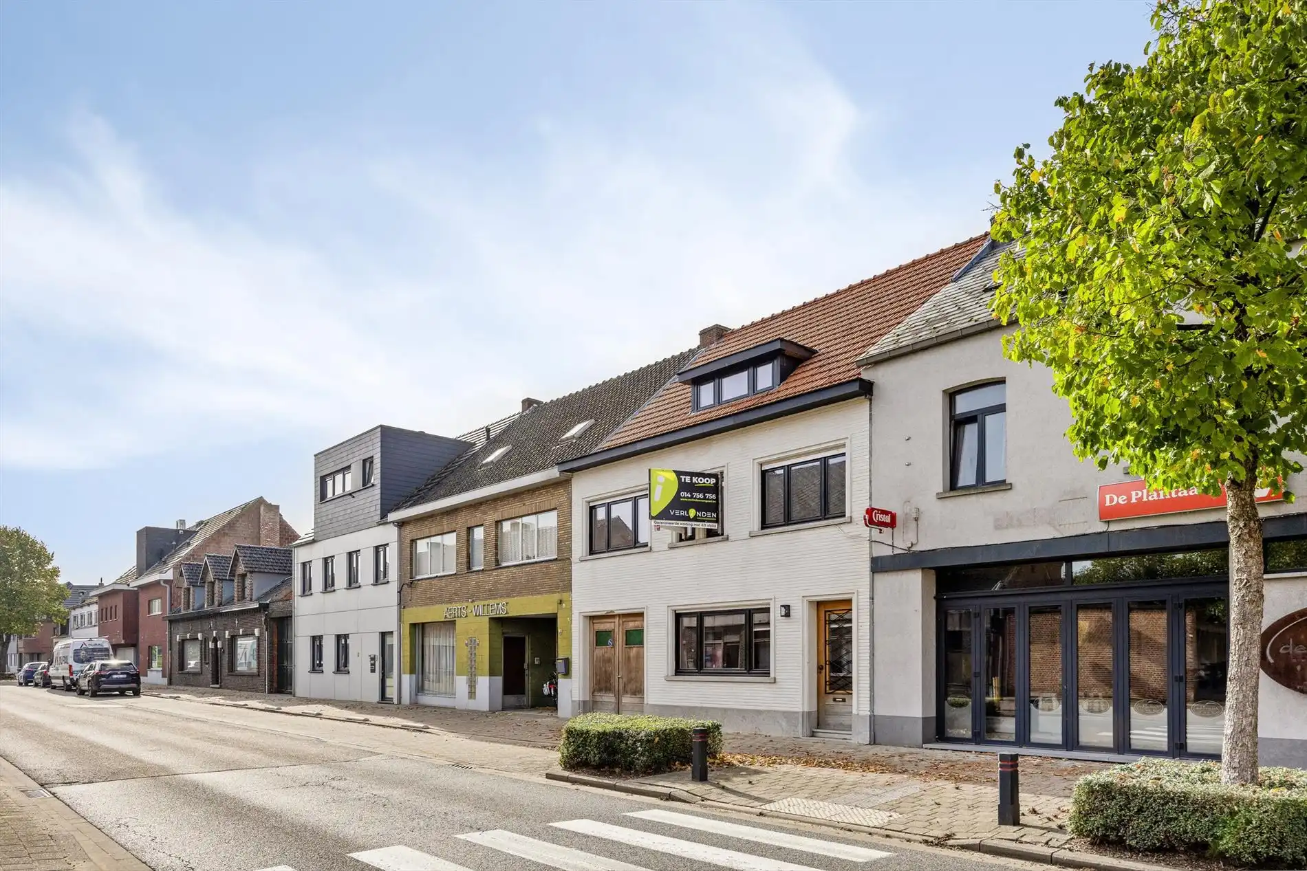 Gerenoveerde woning met 4/5 slaapkamers en ruim bijgebouw in het centrum van Olmen ! foto {{pictureIndex}}