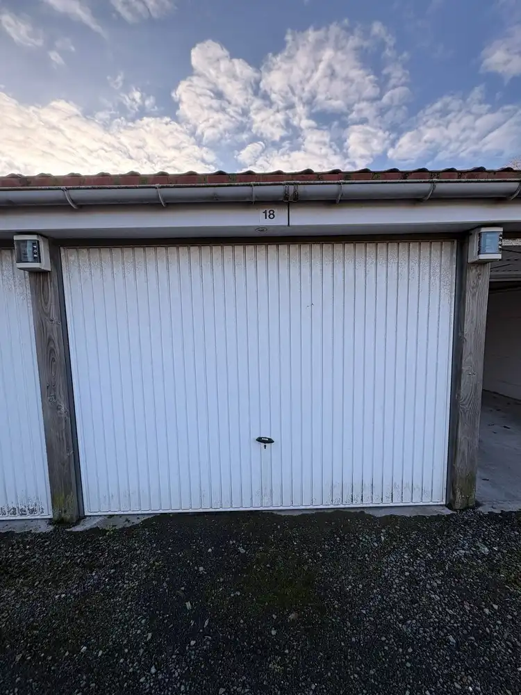 GARAGEBOX IN HET CENTRUM VAN TORHOUT foto 2