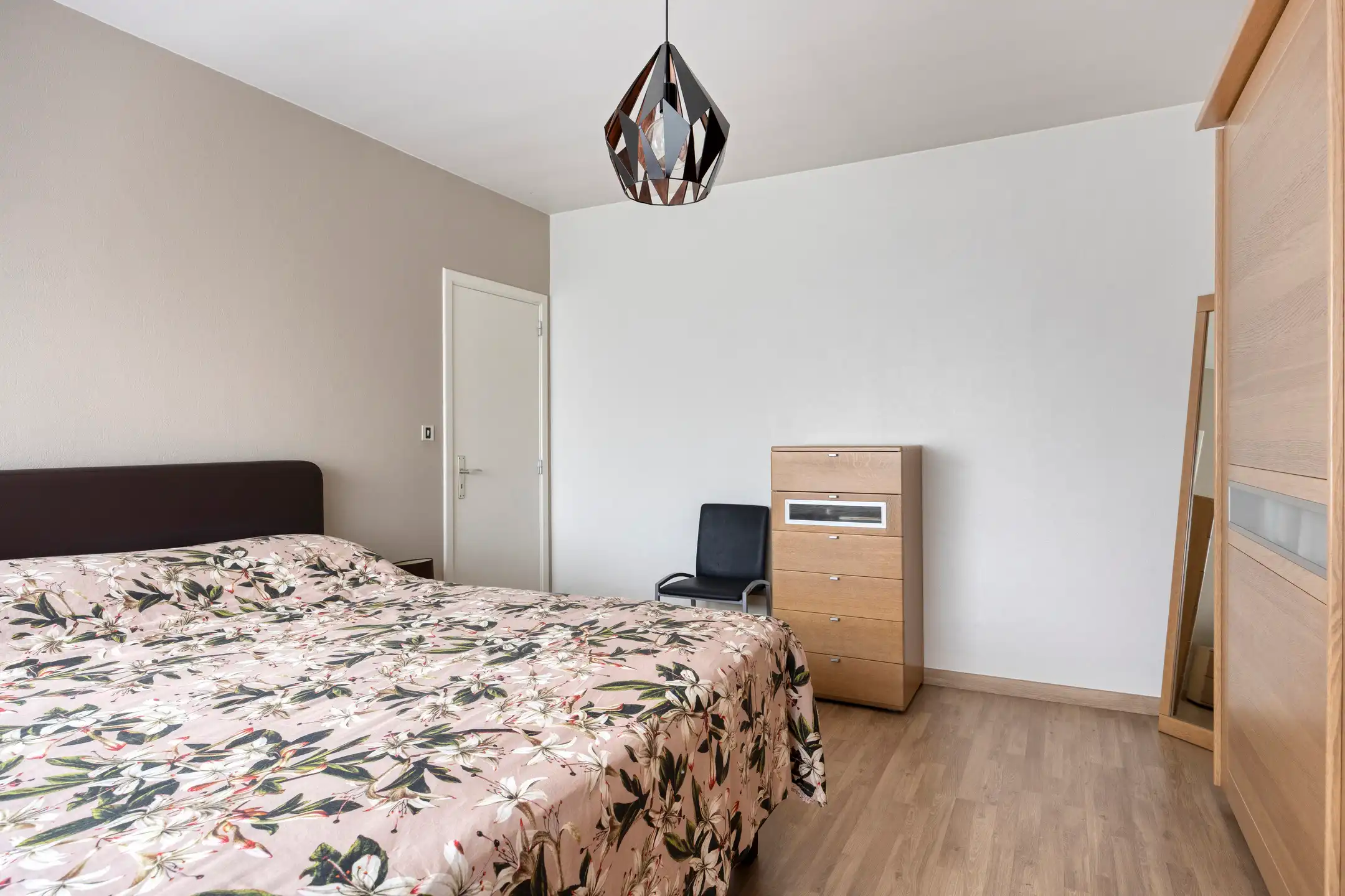 Ideale gezinswoning met 3 slaapkamers en dubbele garage foto 24