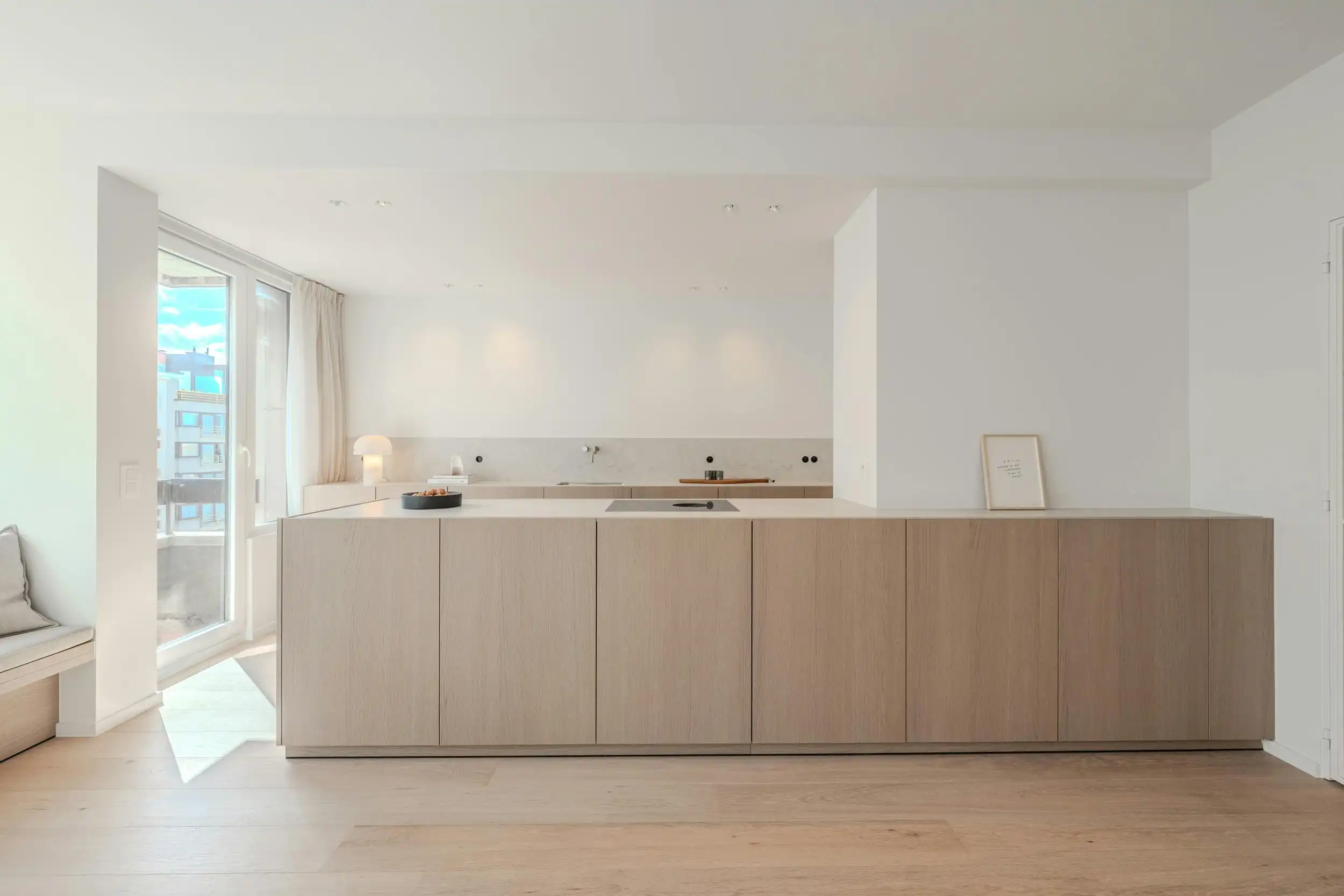 Luxueus gerenoveerd 2-slaapkamerappartement te Oostende foto 7