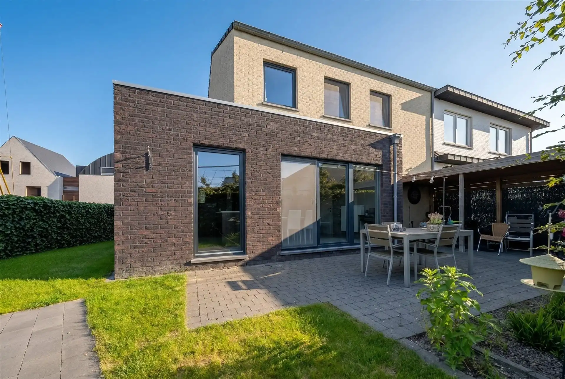 Instapklare halfopen woning met 3 slaapkamers en zwembad te Bilzen foto 26