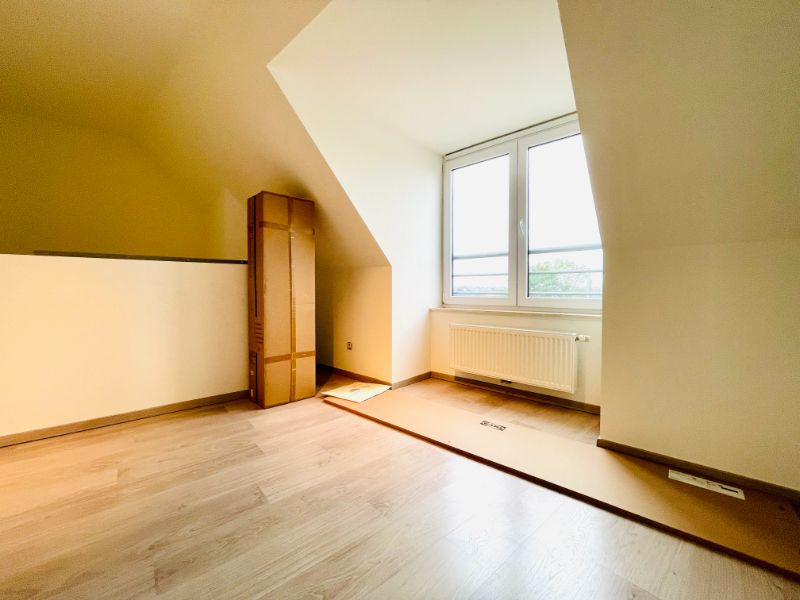 Ruim instapklaar duplex-appartement met autostandplaats foto 12