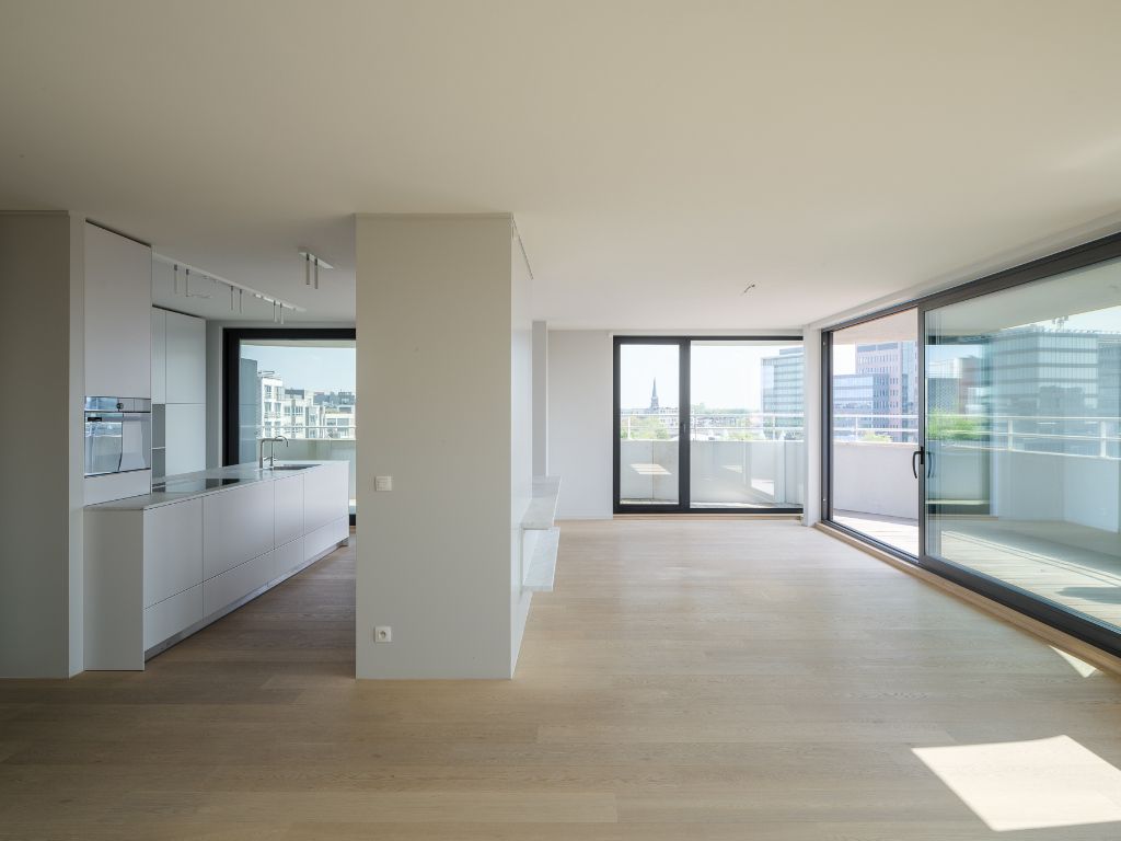 Luxueus en lichtrijk 2-slaapkamer appartement met ruim terras foto 2