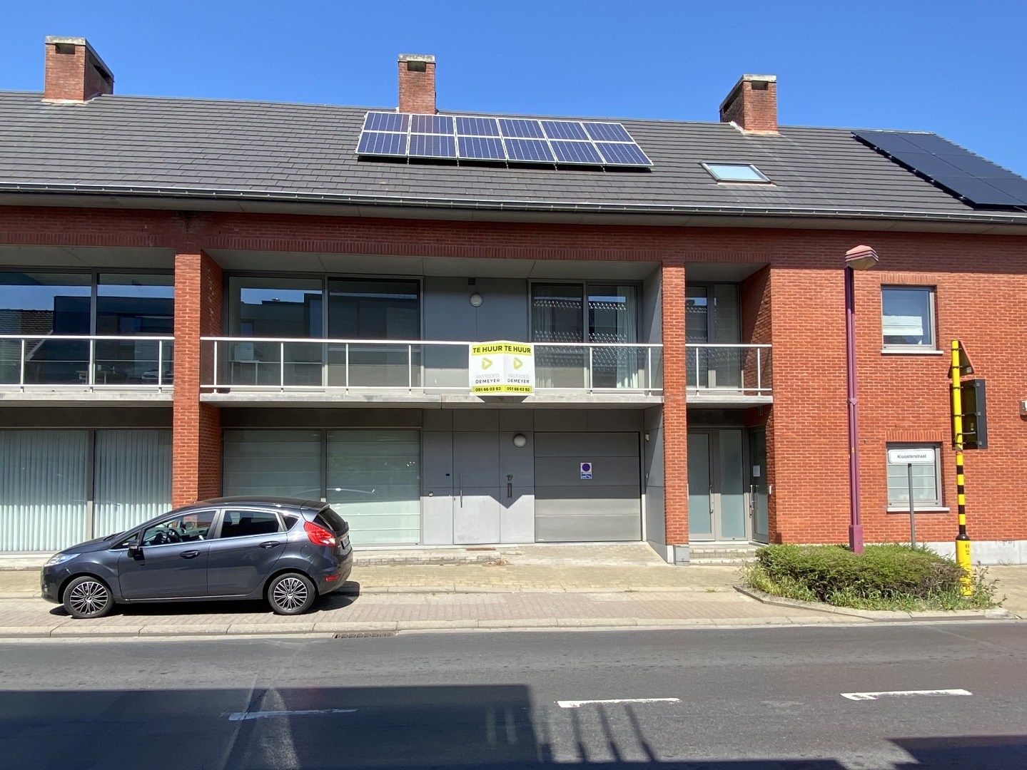CENTRAAL GELEGEN RIJWONING MET 3 SLPKS EN GARAGE foto {{pictureIndex}}