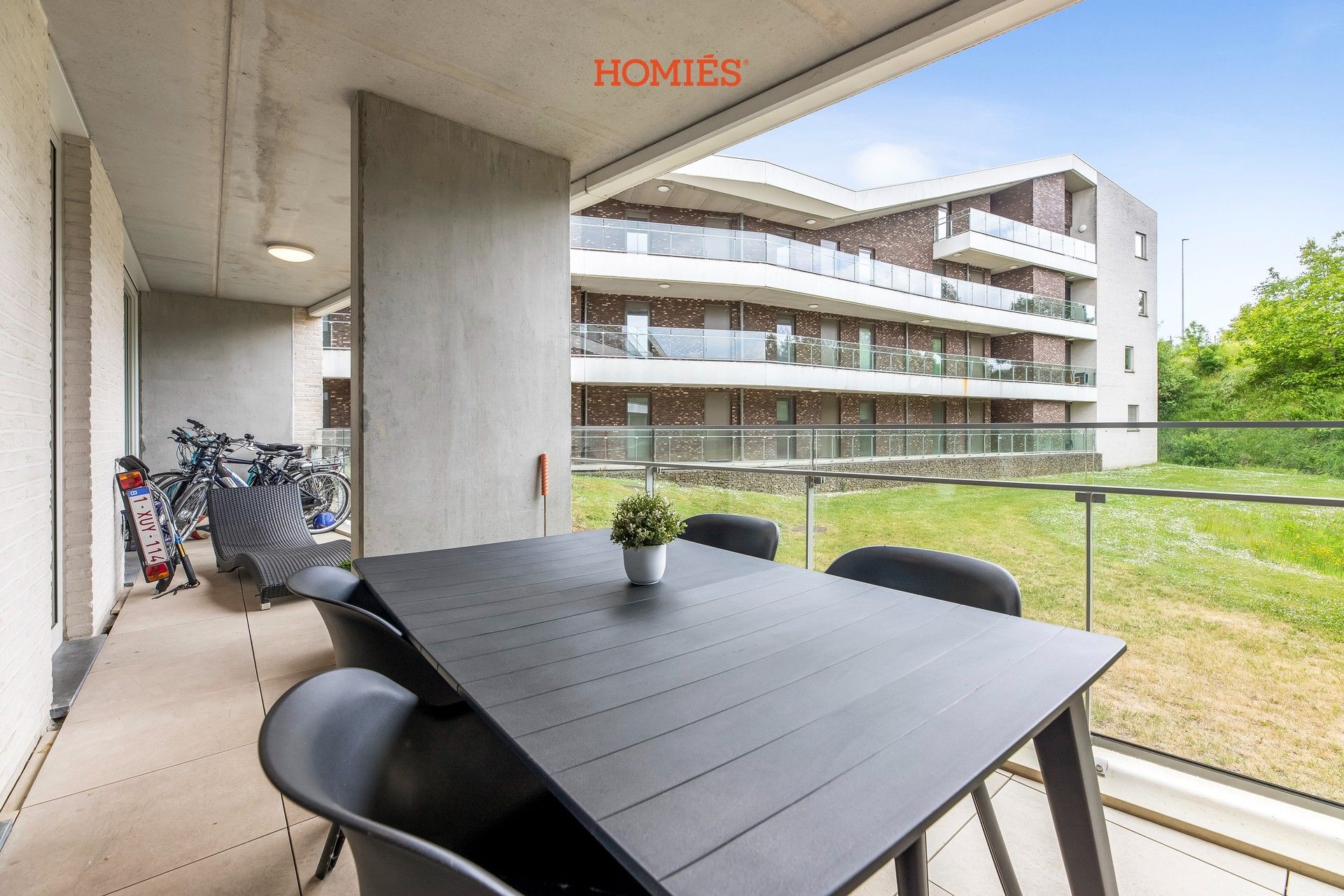 Appartement 2slpks, ruim terras en autostaanplaats foto 5