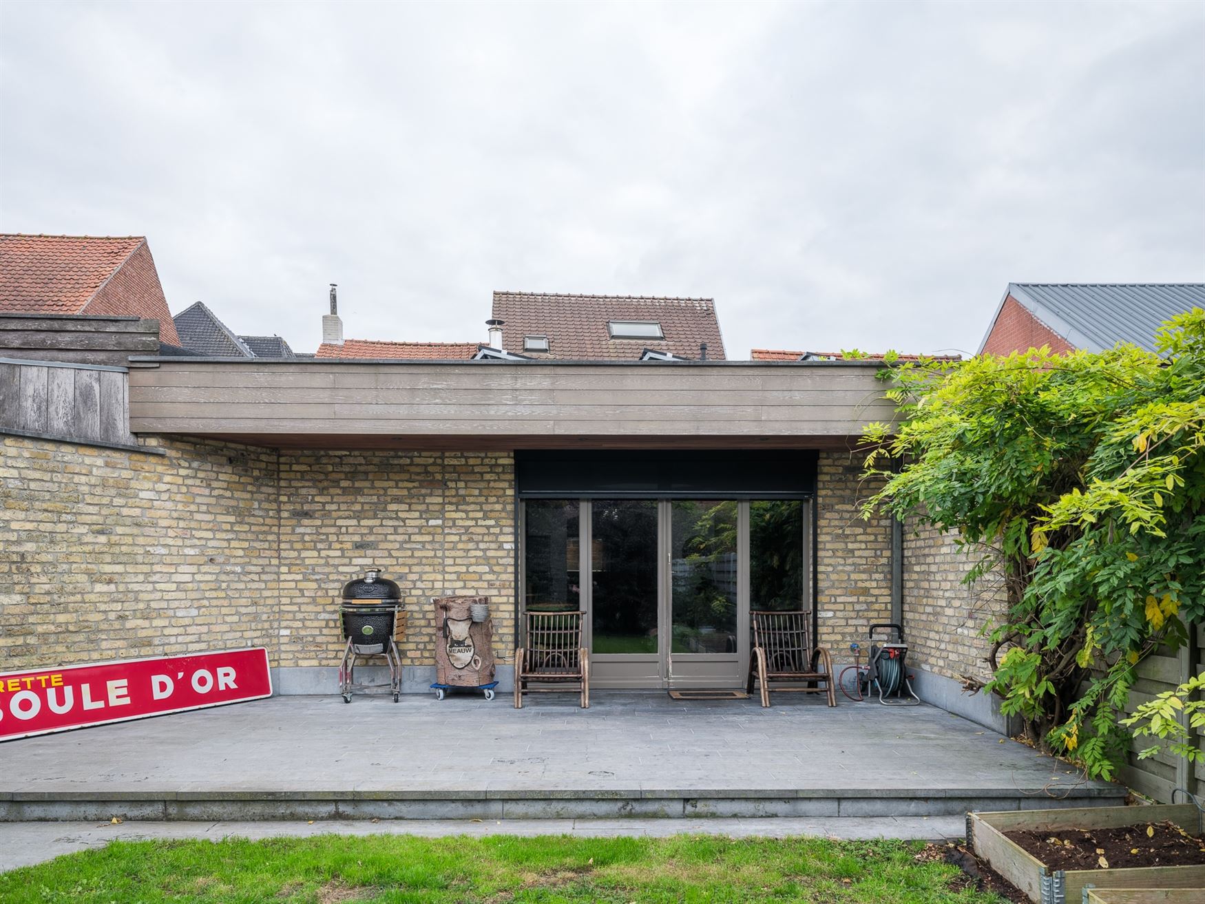 Loftgevoel achter een klassieke gevel; woning met verrassend interieur in centrum Zelzate. foto 10