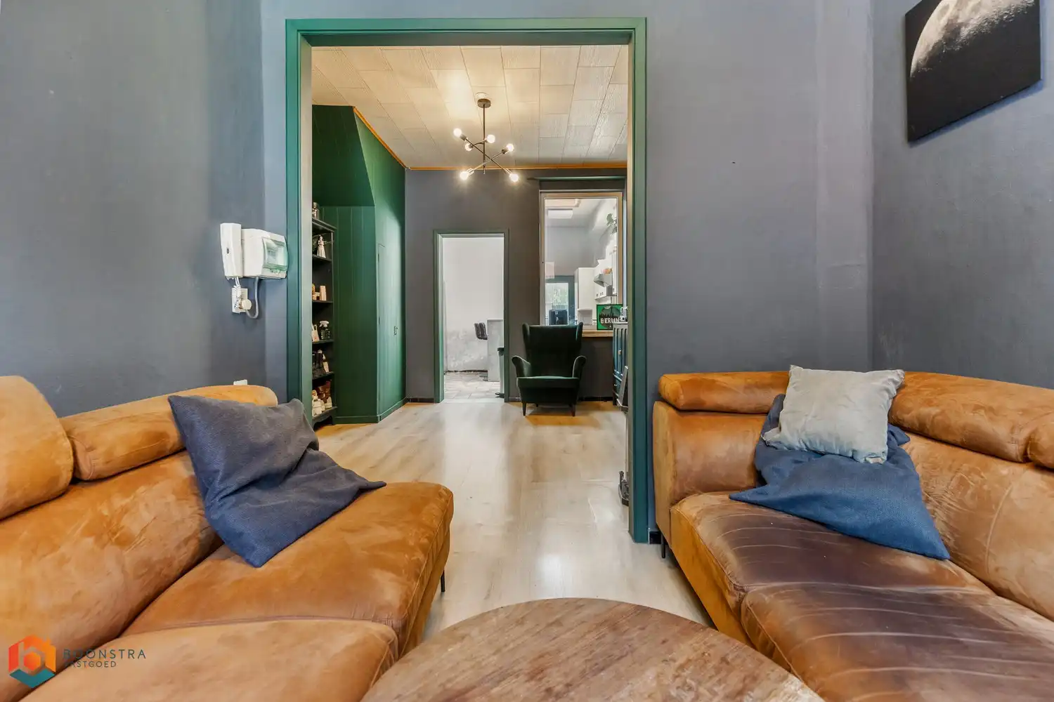 Op te frissen woning met 2 (à 3) slpkrs foto 2