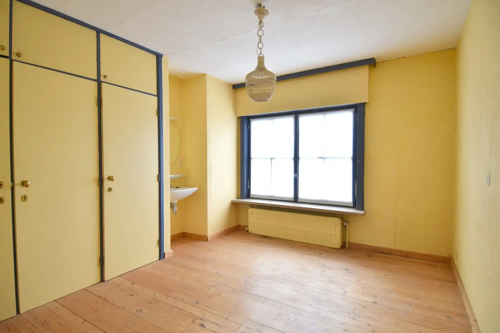 Te renoveren dokterswoning met 6 slaapkamers en praktijkruimte te koop in Wevelgem foto 12