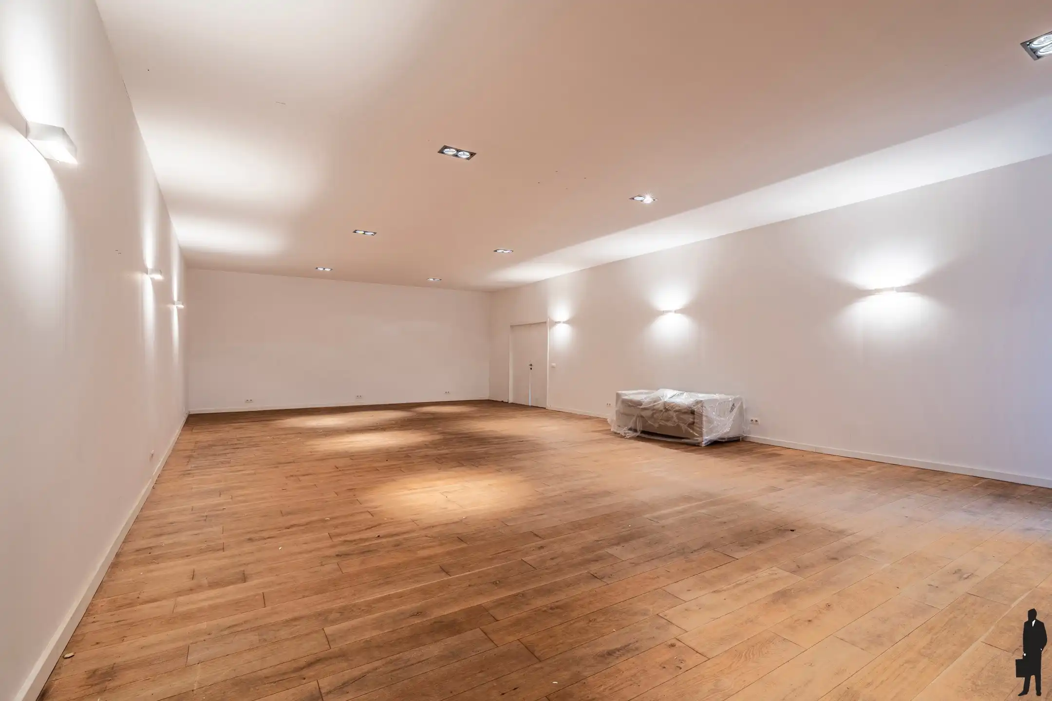 Multifunctionele woning met magazijn en showroom foto 23