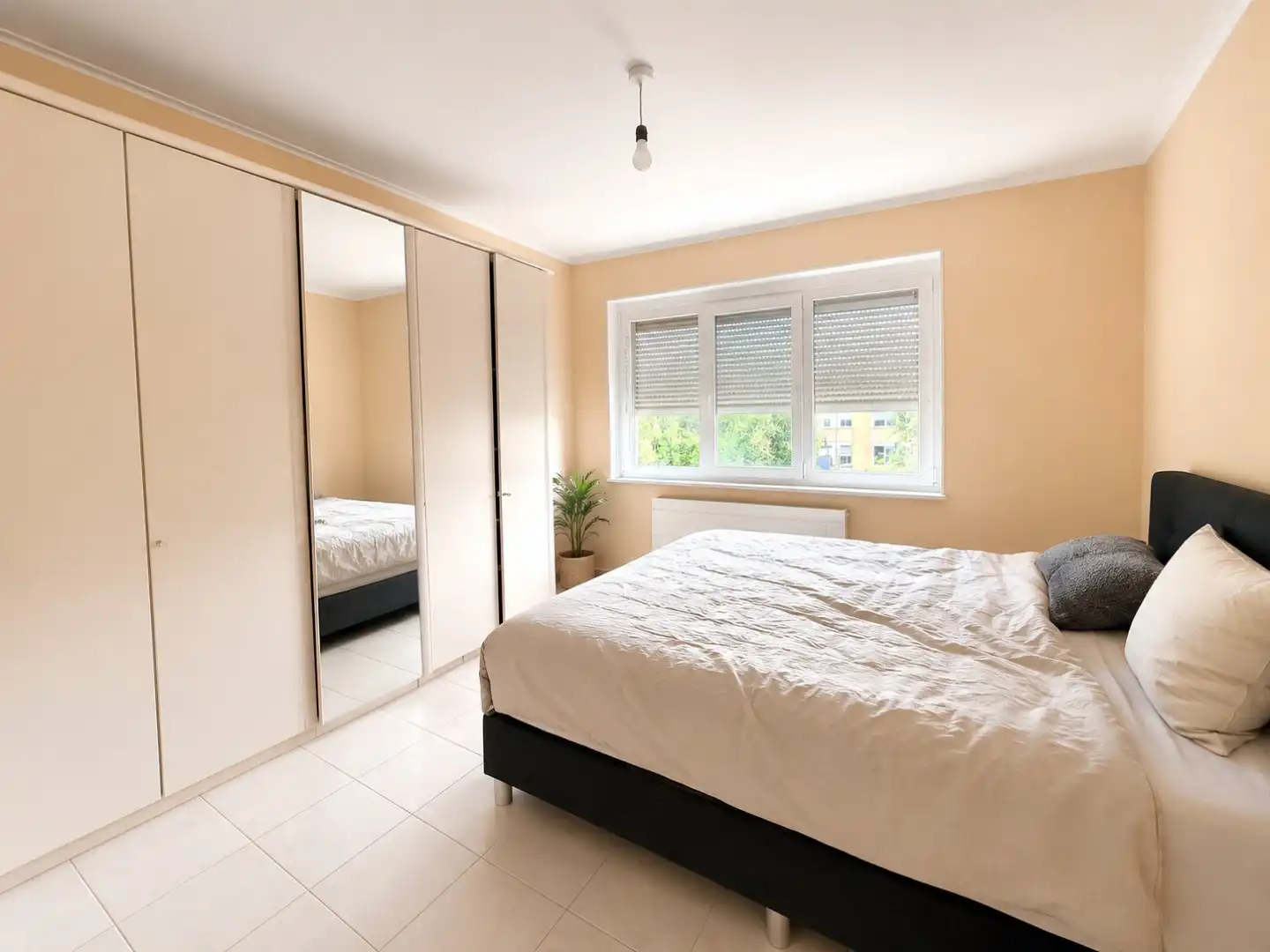 Ruim appartement met 2 slaapkamers en inpandige parking foto 8