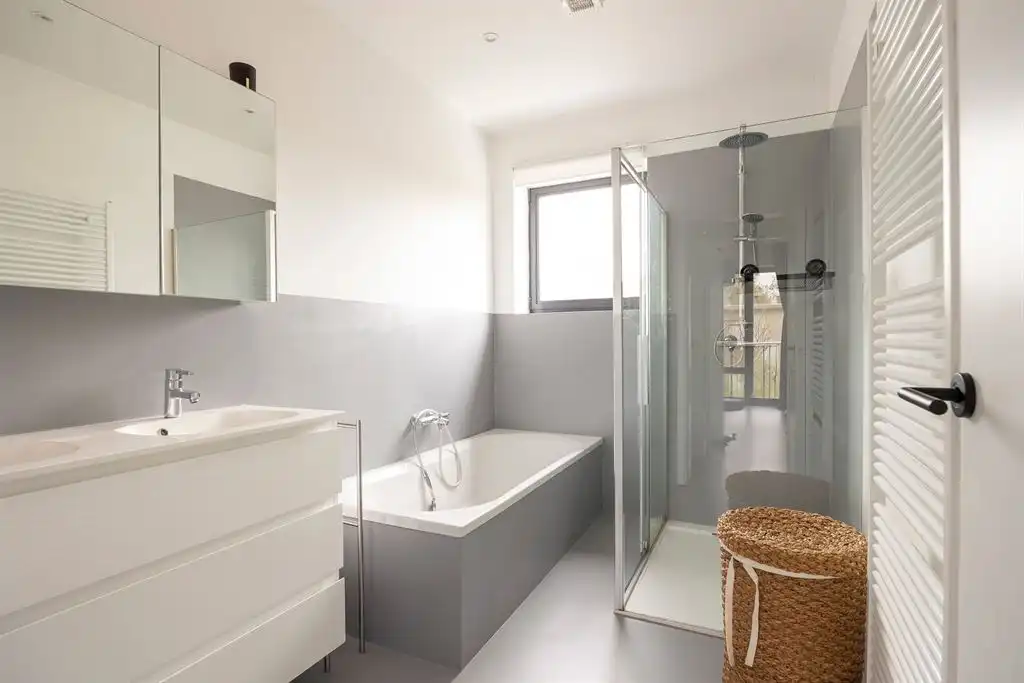 Woning met garage en tuin in rustige woonwijk foto 16