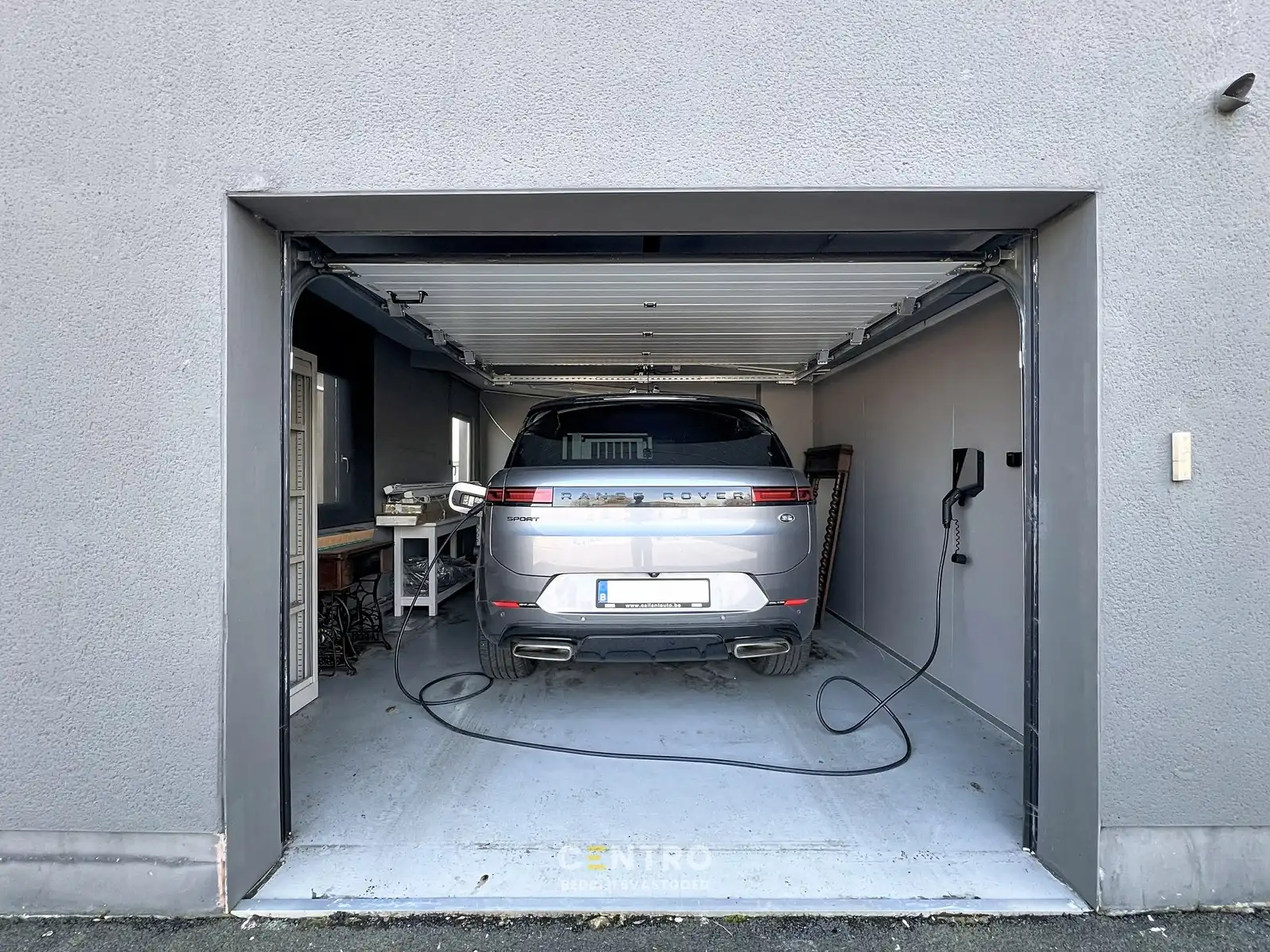 Magazijnen met kantoorgedeelte, garages én RUIM verhard buitenterrein, rustig gelegen in centrum Hooglede! foto 23