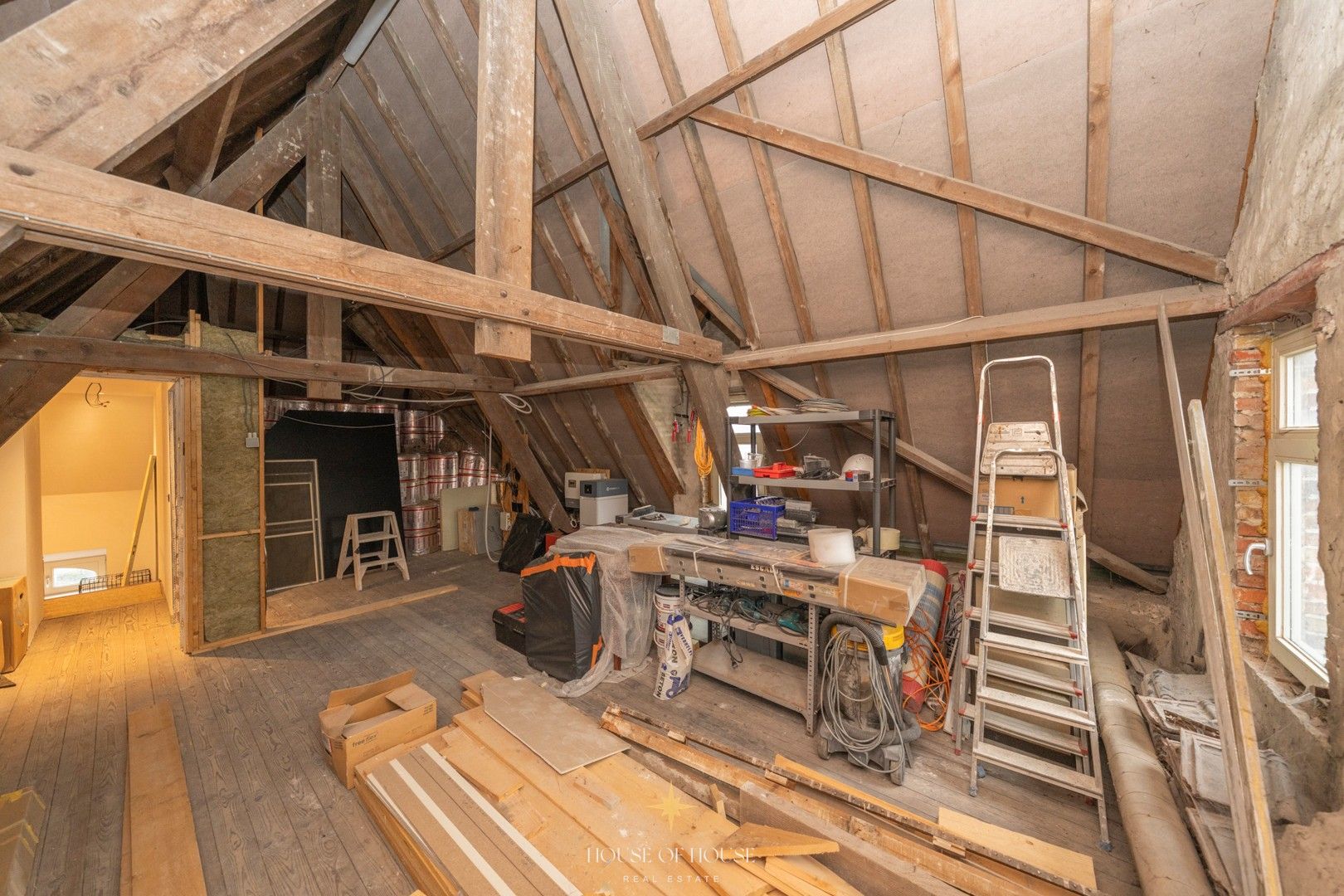 Sfeervolle pastoriewoning met uitzonderlijk potentieel zonder renovatieverplichting foto 25