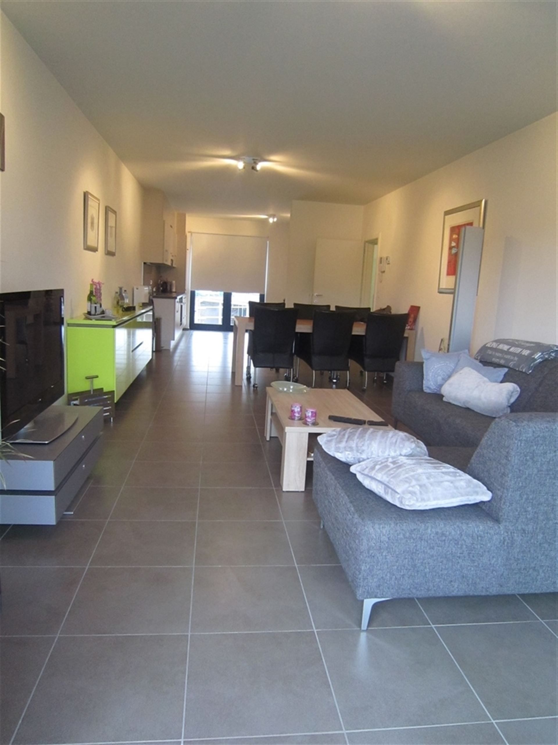 Appartement met 2 slaapkamers, terras, lift, parkeergarage!  foto 3