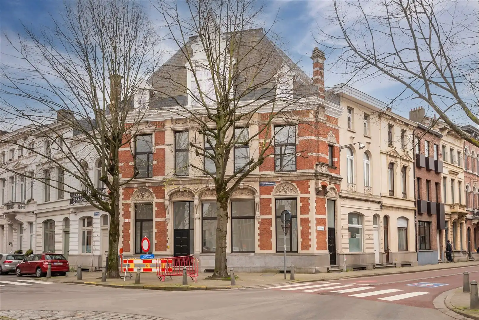 Majestueus burgerhuis met studio foto 2