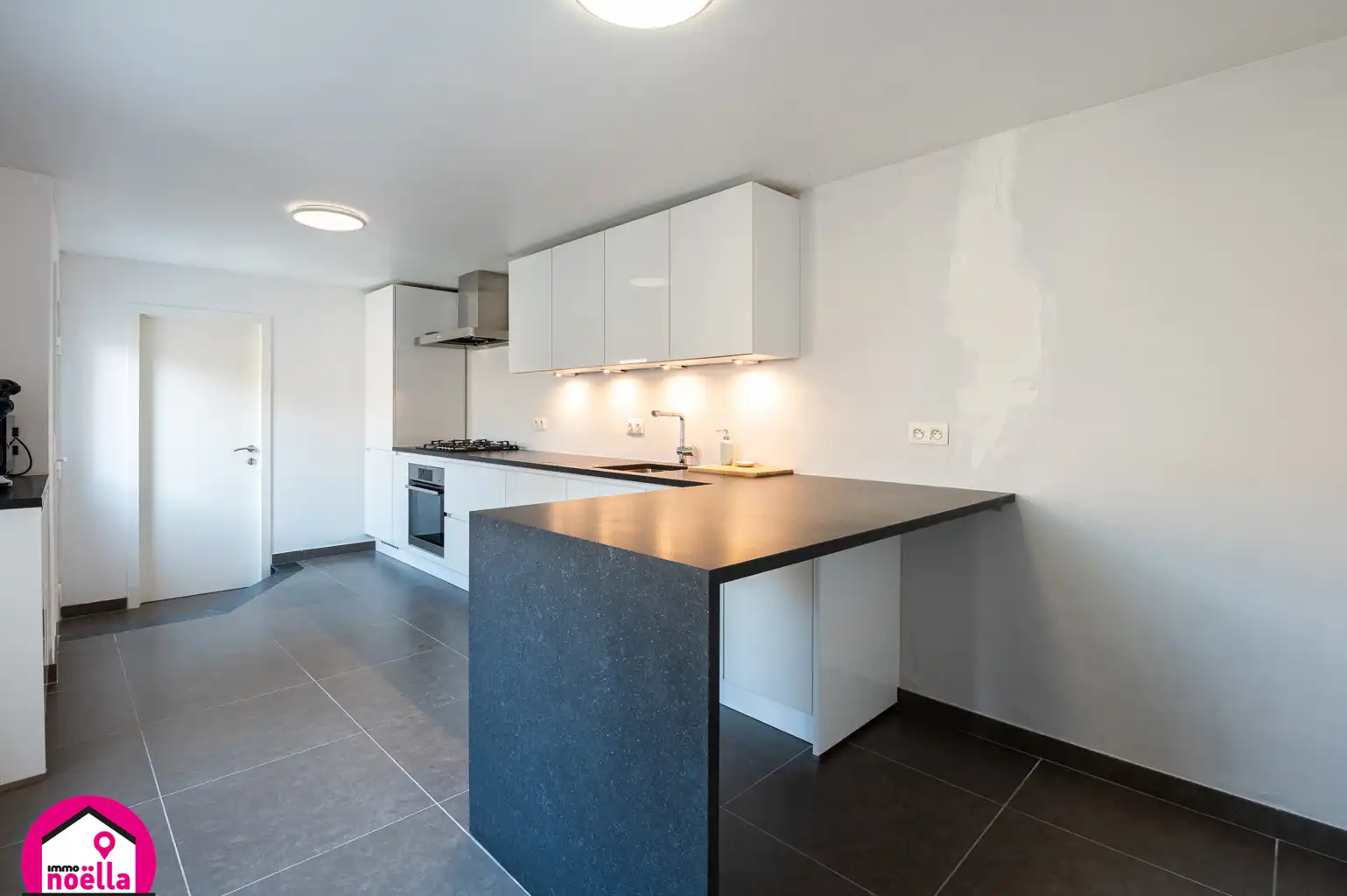 Half open bebouwing met garage en berging foto 18