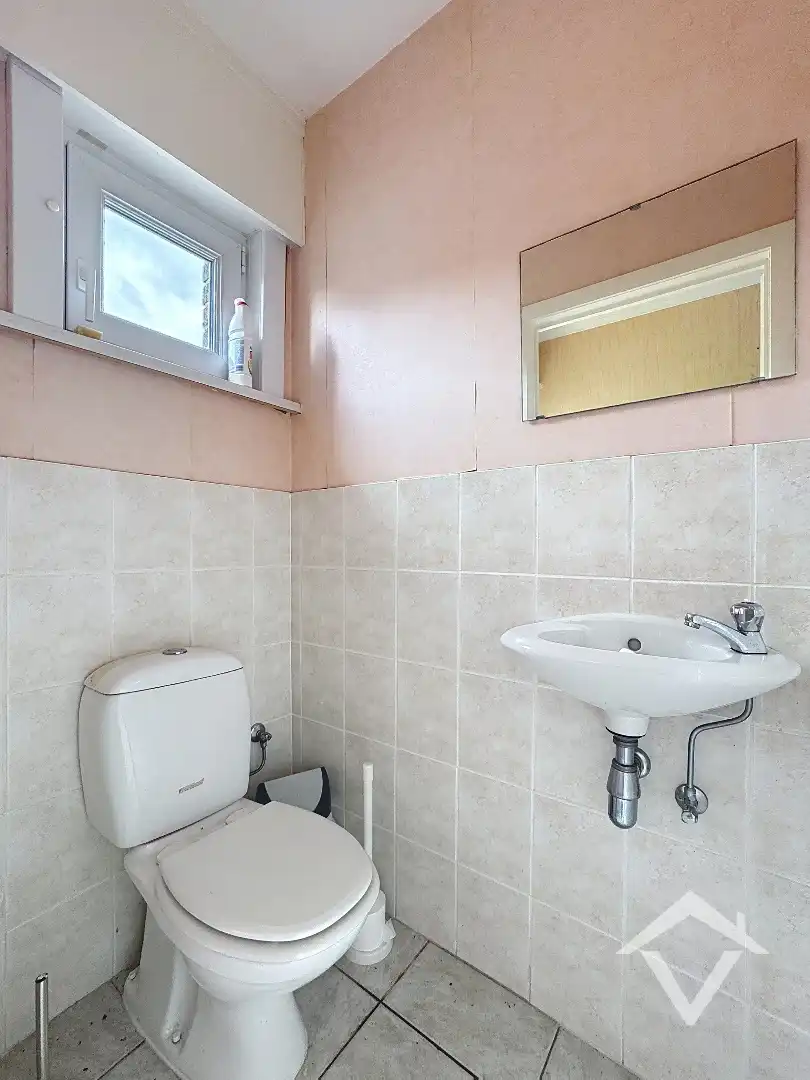 Alleenstaande woning met naastliggend stuk bouwgrond en weide te Eernegem foto 21