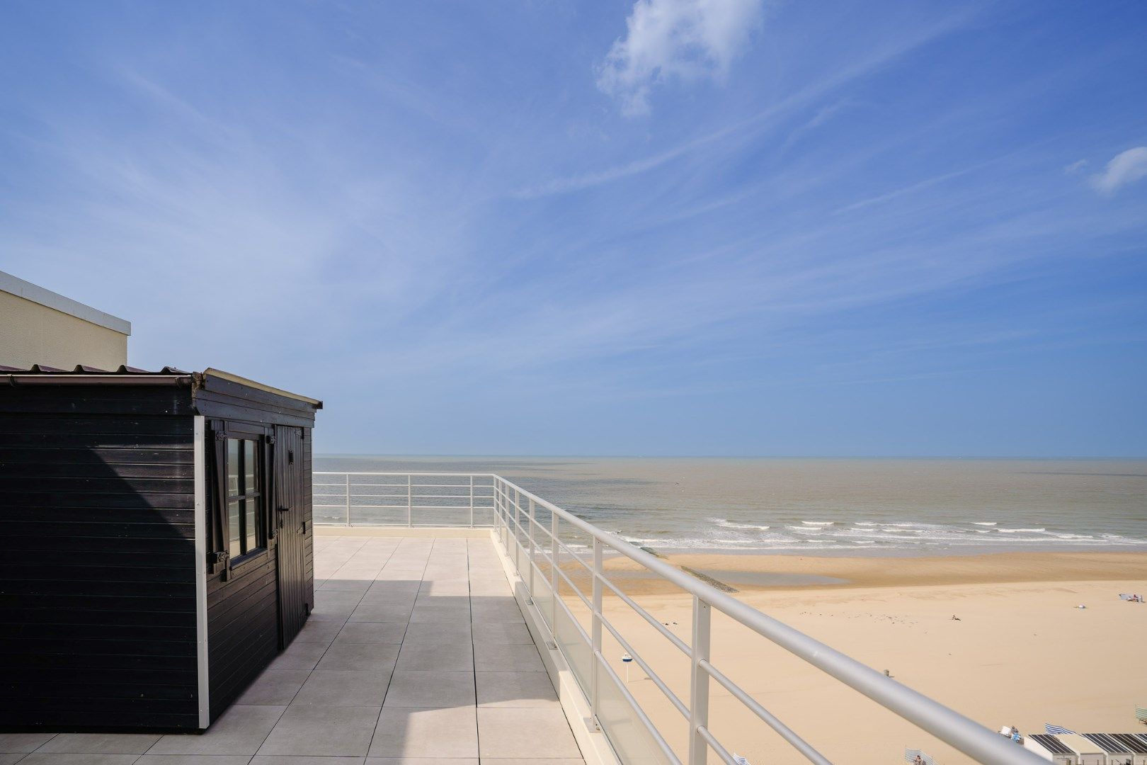 Unieke penthouse met frontaal zeezicht en ruim terras.  foto 19