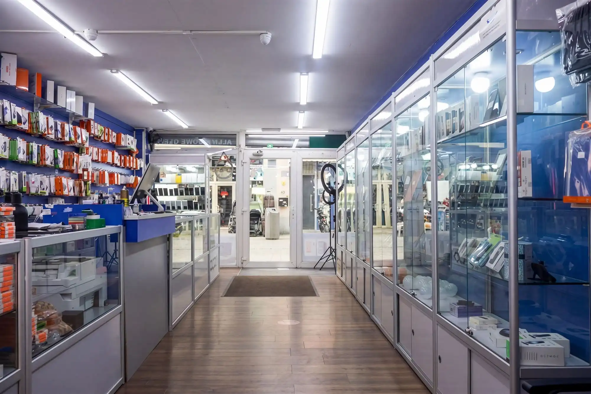 Dubbel commercieelpand in een bruisende winkelstraat foto 4